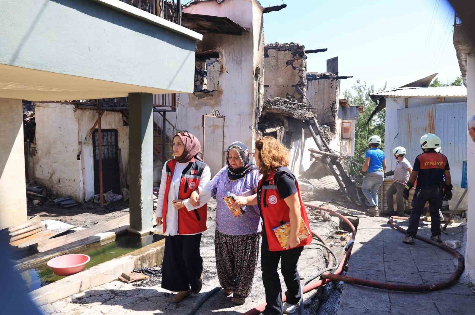 KEMALİYE’DEKİ YANGINDAN ETKİLENEN VATANDAŞLARA PSİKOSOSYAL DESTEK