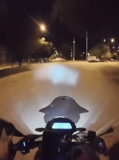 ERZİNCAN’DA İKİ MOTOSİKLETİN ÇARPIŞMA ANI KASK KAMERASINA YANSIDI
