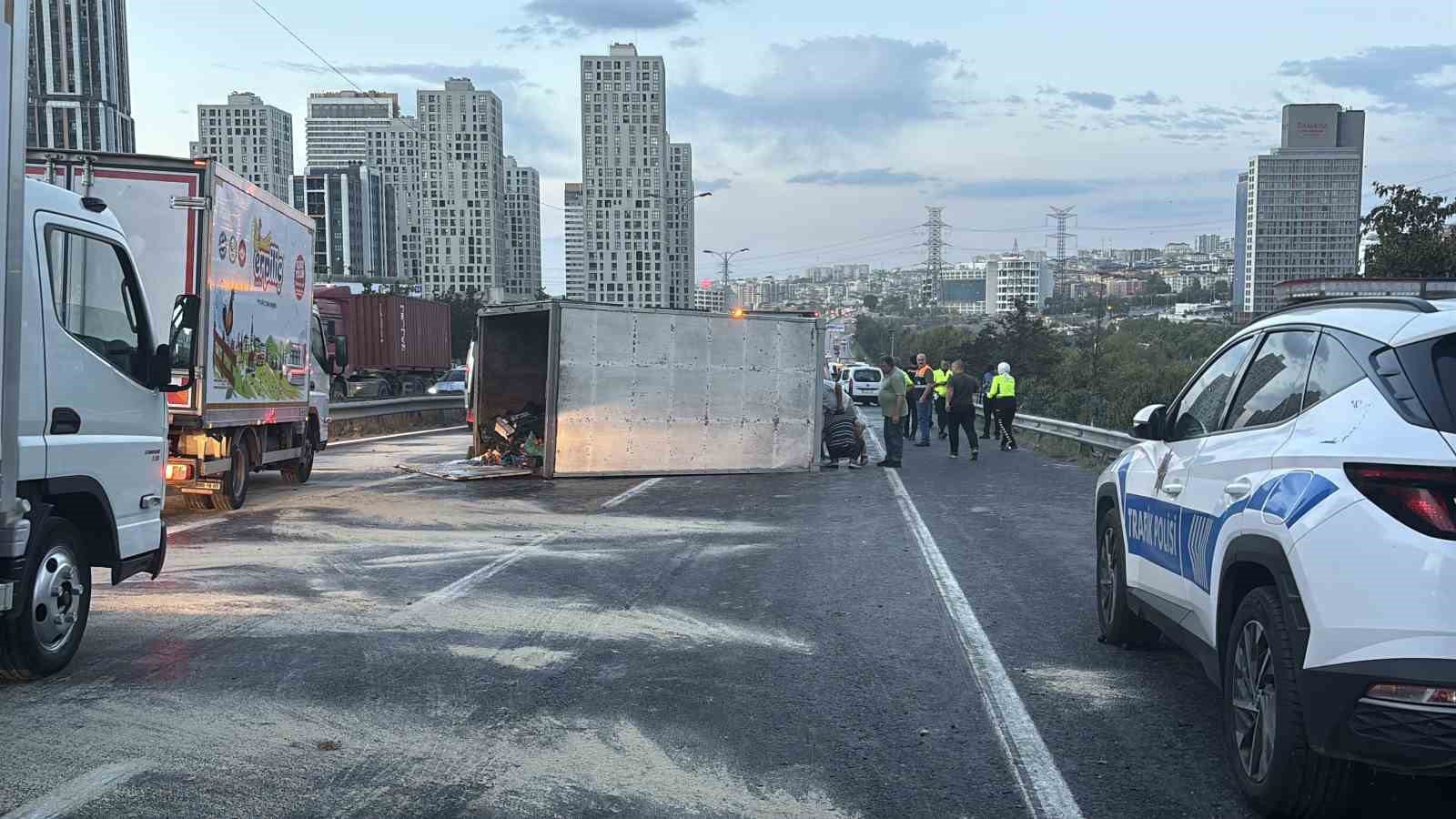 ESENYURT’TA 11 ARAÇ KAZAYA KARIŞTI: 2’ AĞIR 6 YARALI