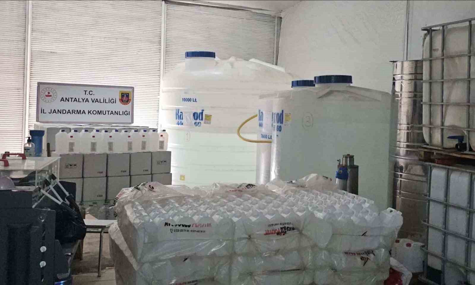 KOLONYA İMALATI ADI ALTINDA SAHTE İÇKİ ÜRETİLEN İŞ YERİNE OPERASYON