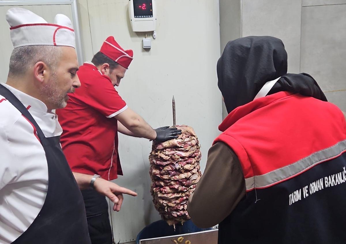 ERZURUM’DA GIDA DENETİMLERİ HIZ KESMİYOR: 1 HAFTADA 249 İŞLETME DENETLENDİ