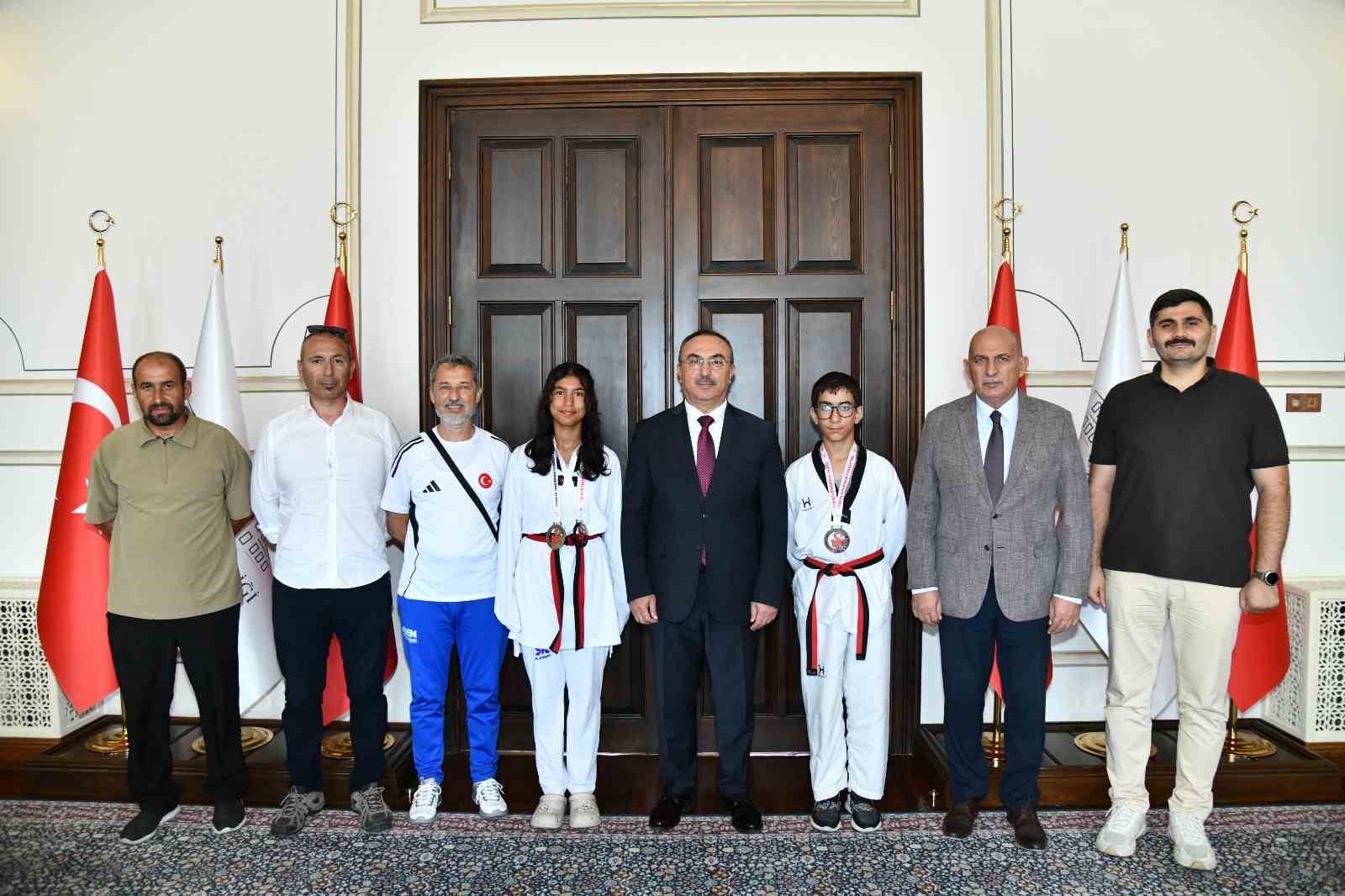 TEKİRDAĞLI TAEKWONDOCULARDAN TÜRKİYE DERECESİ