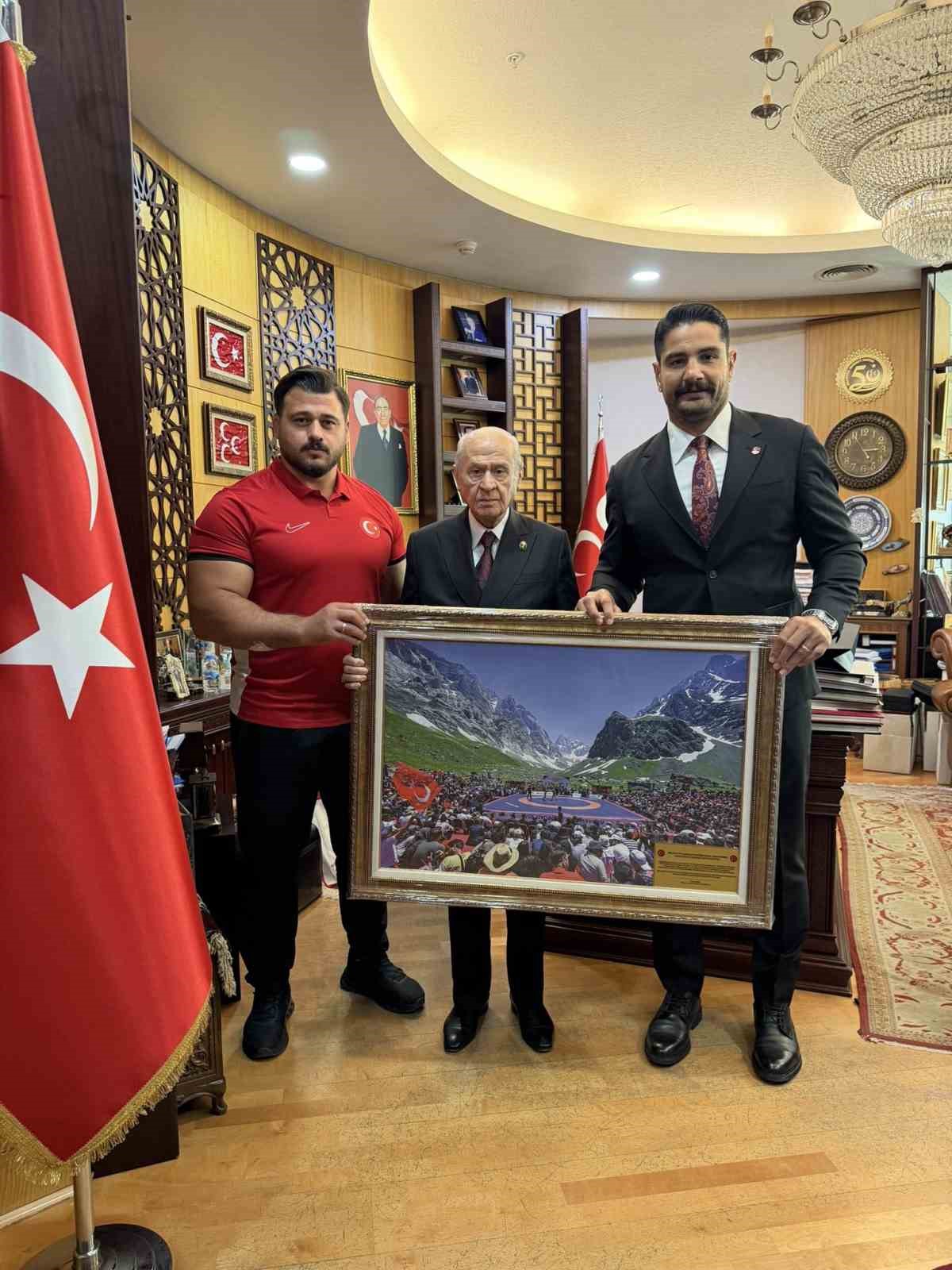 TAHA AKGÜL VE RIZA KAYAALP’TEN MHP LİDERİ BAHÇELİ’YE ZİYARET