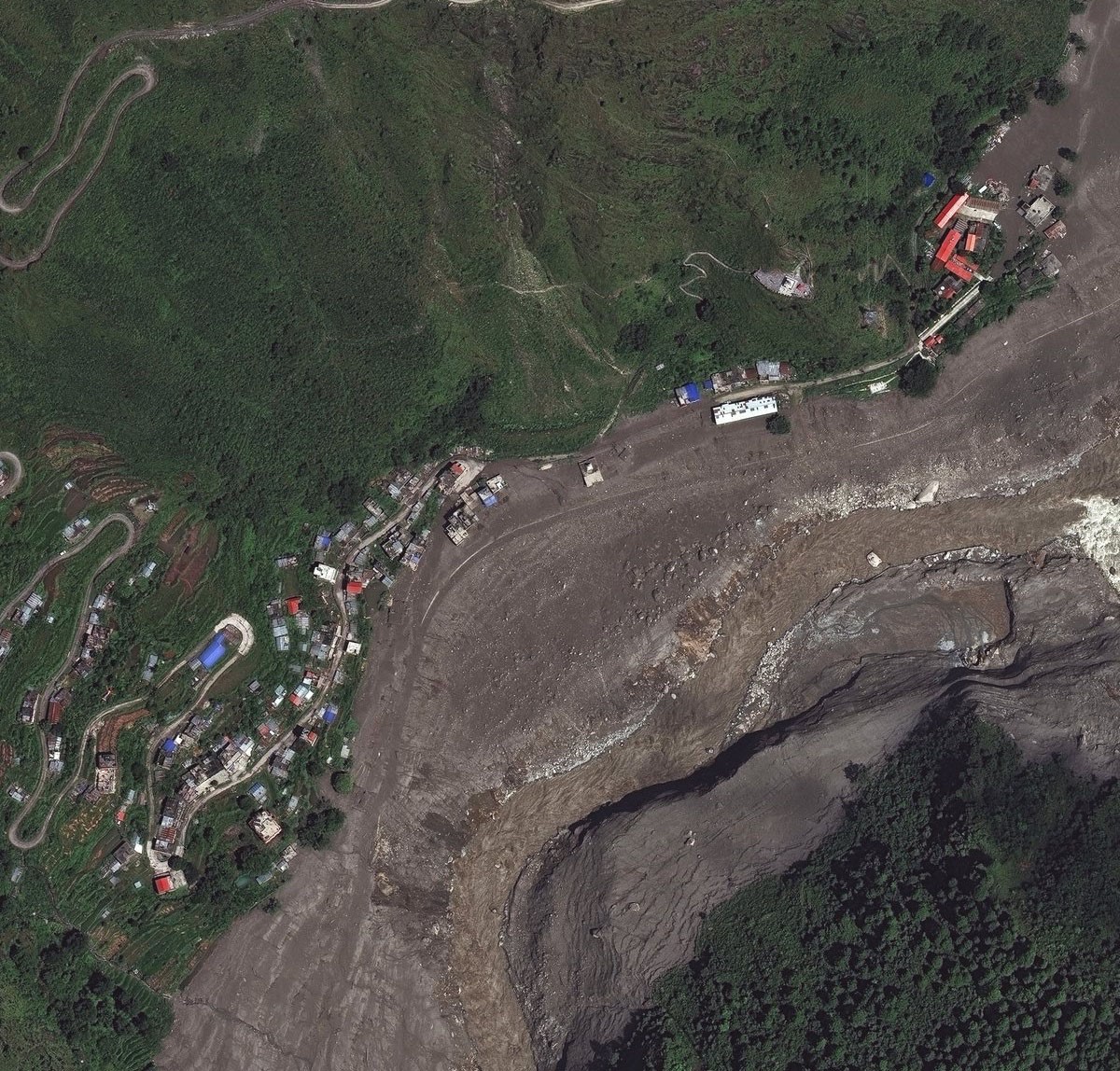 NEPAL’DEKİ SEL FELAKETİNDE CAN KAYBI 489’A YÜKSELDİ