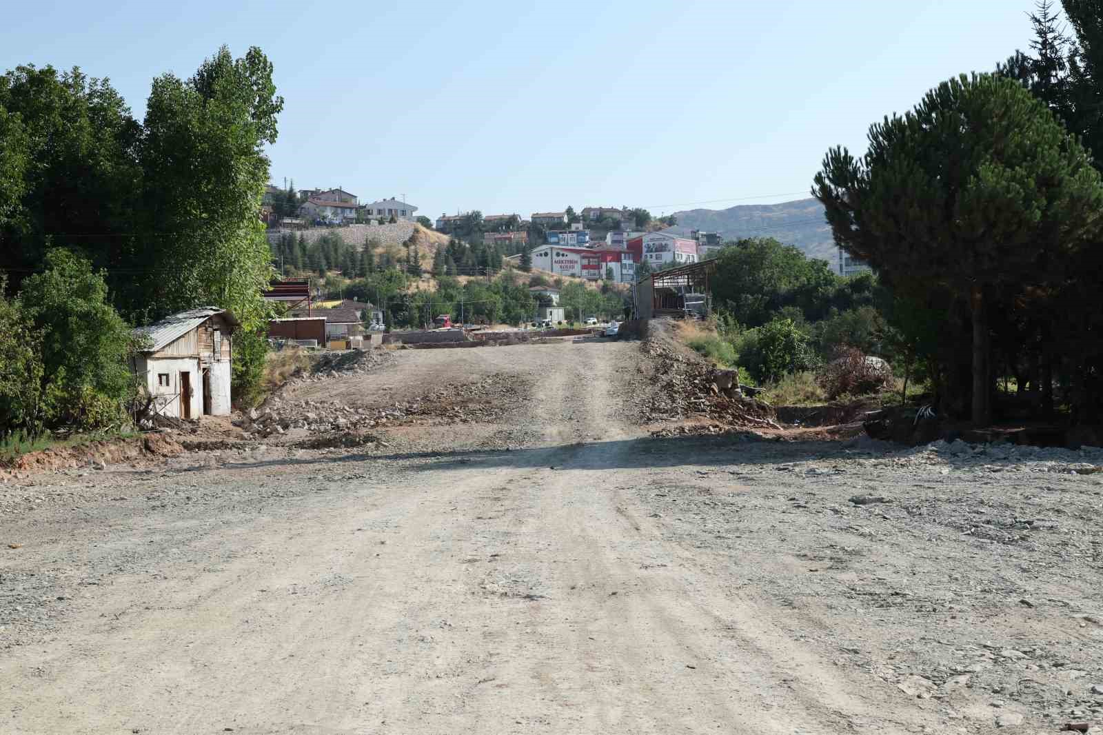 TOKAT’IN İKİ YAKASINI BİRBİRİNE BAĞLAYACAK YENİ ULAŞIM GÜZERGÂHINDA SONA GELİNDİ