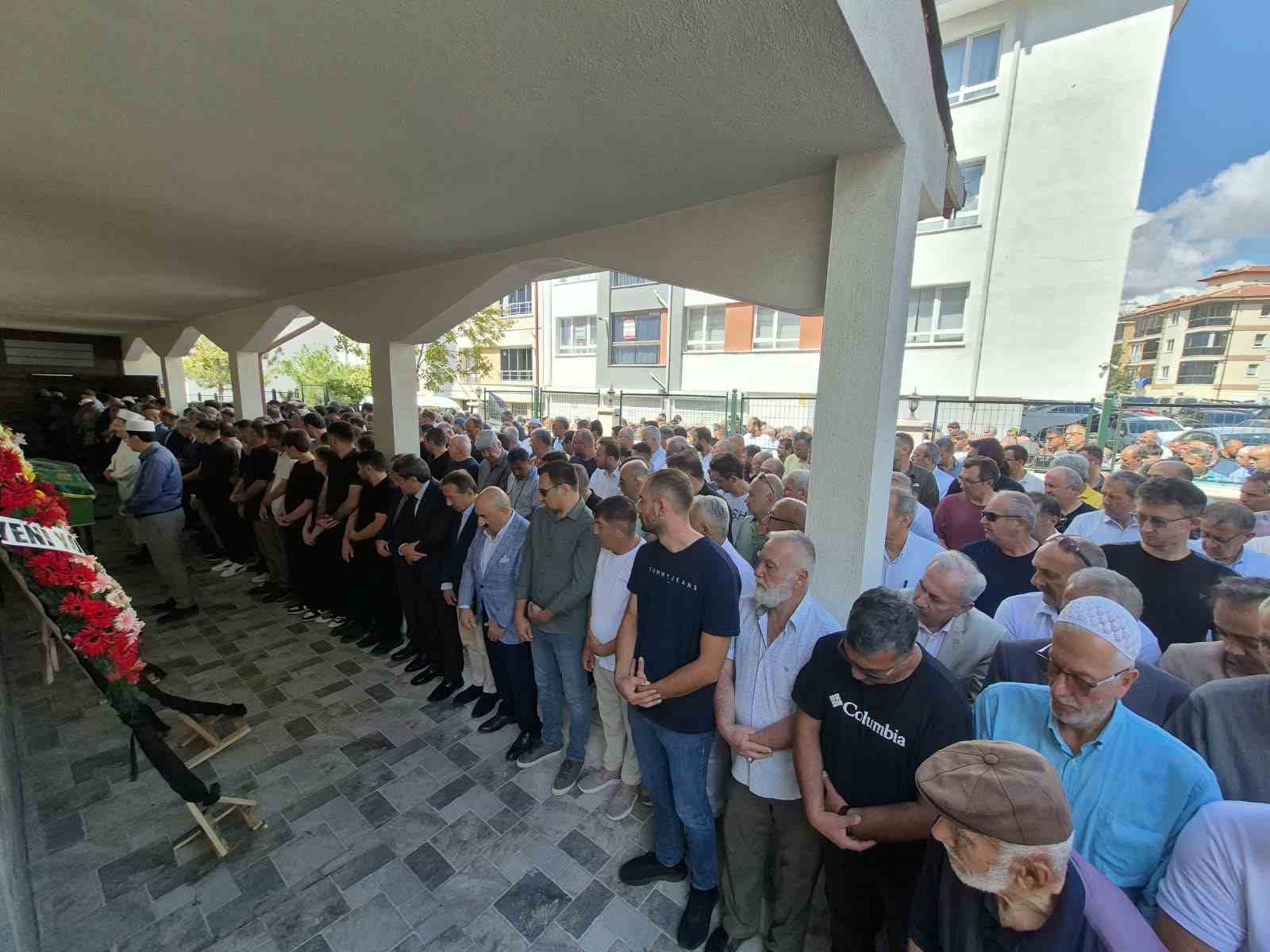 AFYONKARAHİSAR İL MİLLİ EĞİTİM MÜDÜRÜ ALTINKAYNAK’IN ACI KAYBI