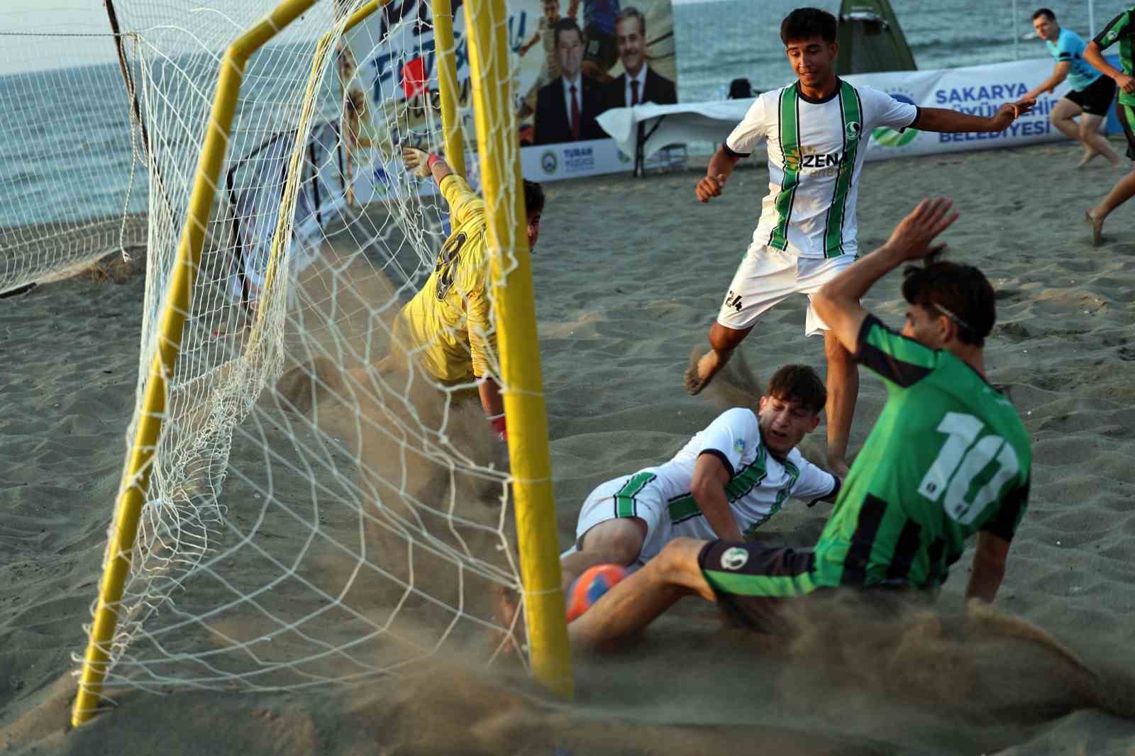KOCAALİ SAHİLİNDE PLAJ FUTBOLU HEYECANI