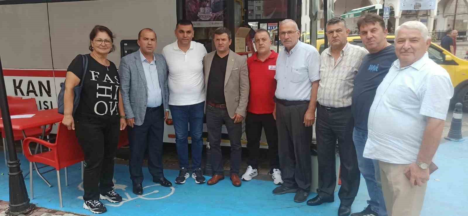 DEVREKLİ MUHTARLARDAN KIZILAY’A KAN BAĞIŞI