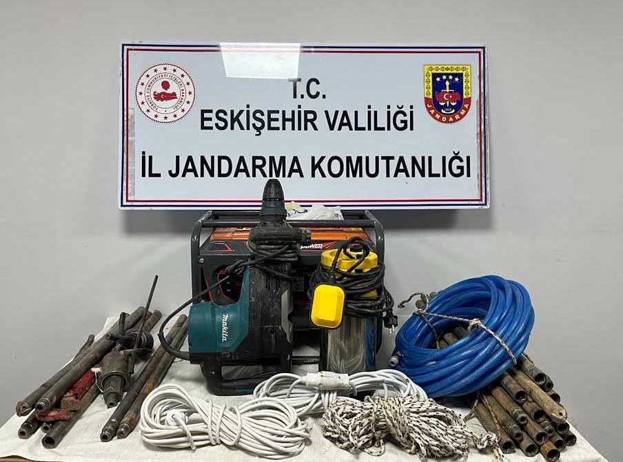 ESKİŞEHİR’DE KAÇAK KAZI YAPAN 5 ŞÜPHELİ SUÇÜSTÜ YAKALANDI