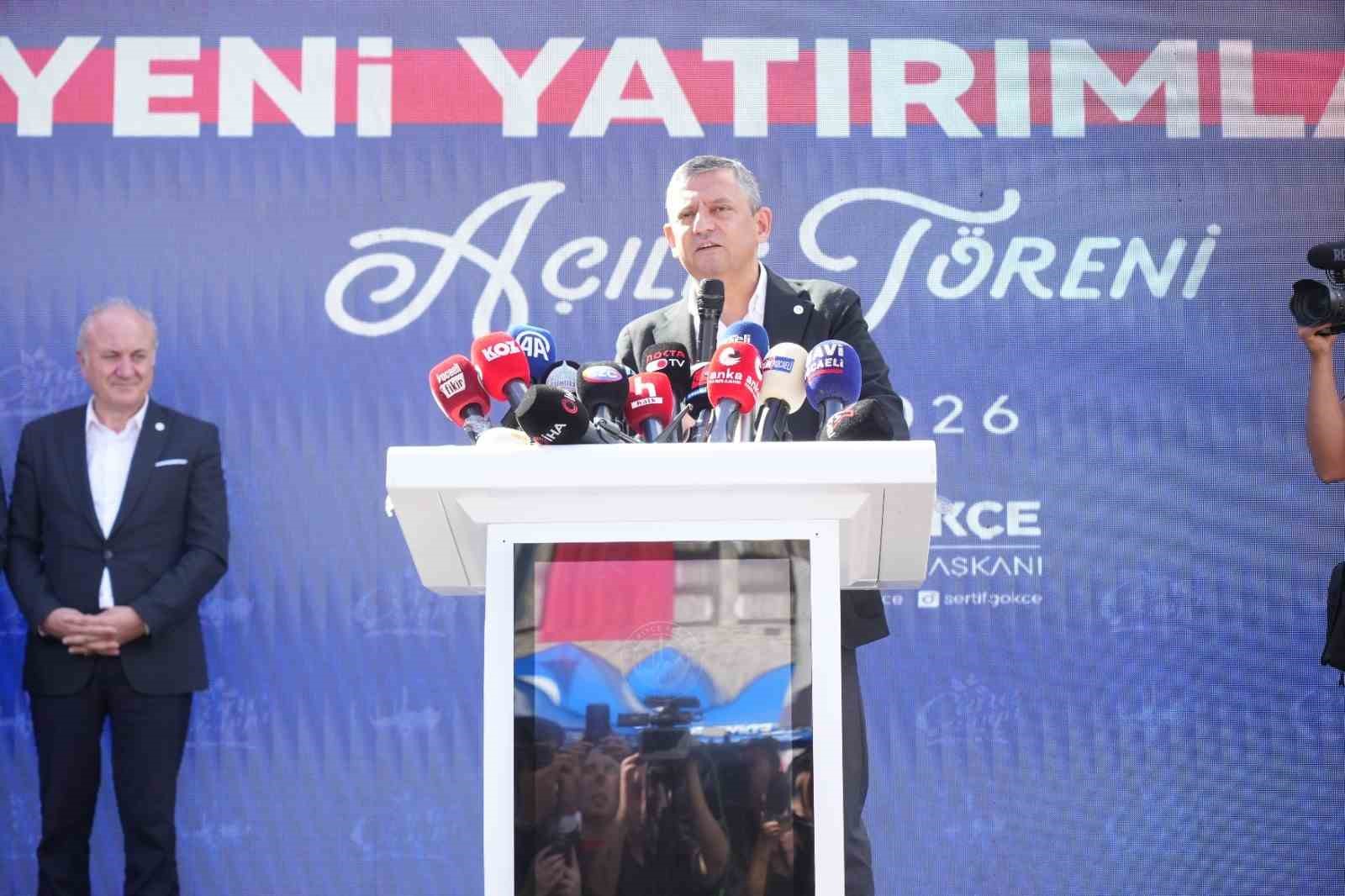 ÖZGÜR ÖZEL: "BİZ BU MİLLETİN ÖNÜNDE SORULARI YANITLAMAK, MASUMİYETİMİZİ KANITLAMAK İSTİYORUZ"