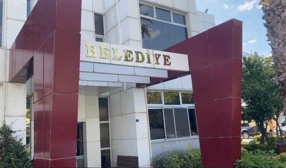 SEFERİHİSAR’IN TUTUKLU ESKİ BELEDİYE BAŞKANI’NIN MAKAM SÜRÜCÜSÜ GÖZALTINA ALINDI