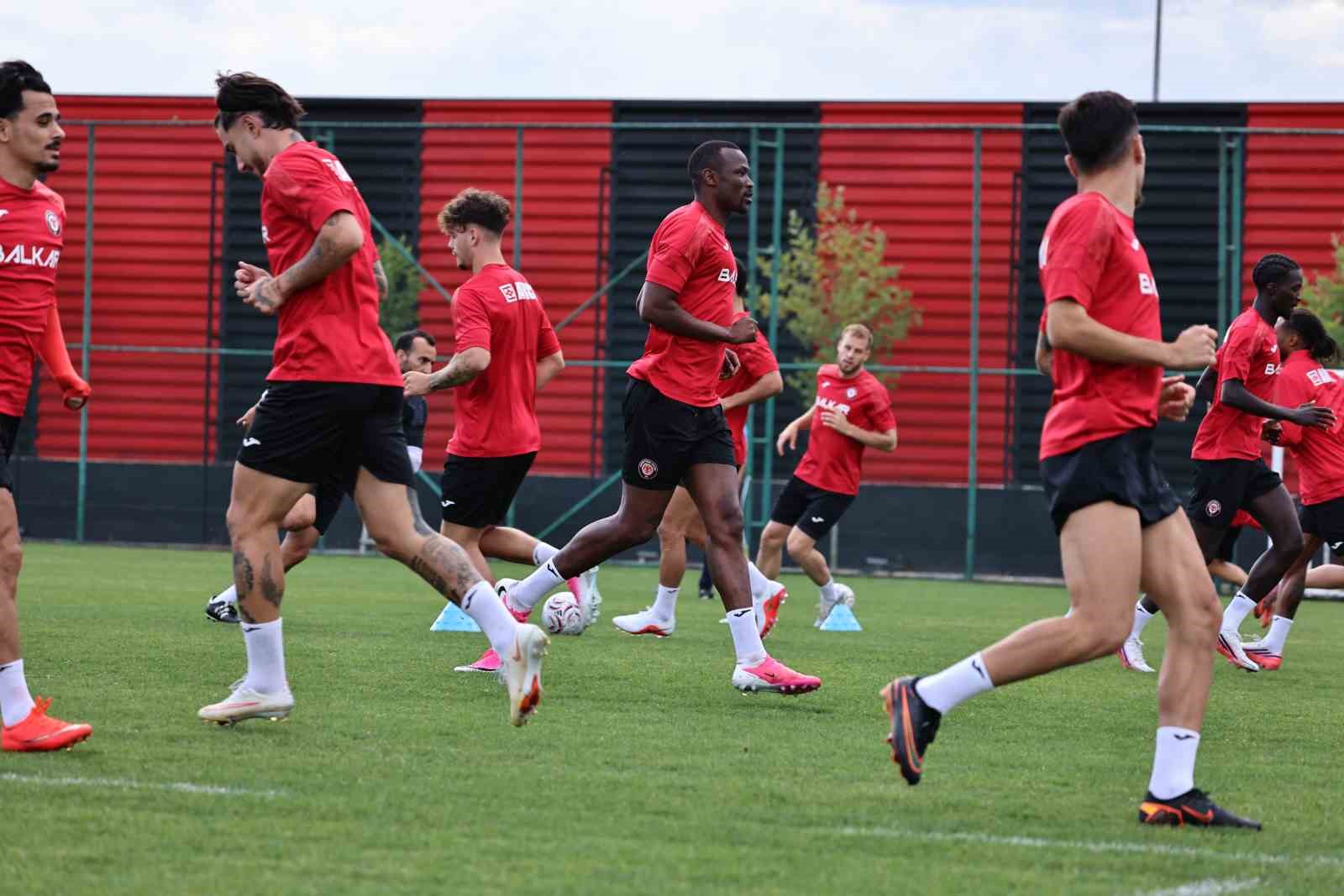 ÇORUM FK, BEŞİKTAŞ MESAİSİNE DEVAM ETTİ