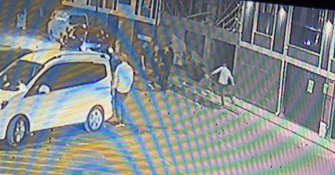 ARAÇ TİCARETİ SİLAHLI KAVGAYA DÖNDÜ... O ANLAR KAMERADA