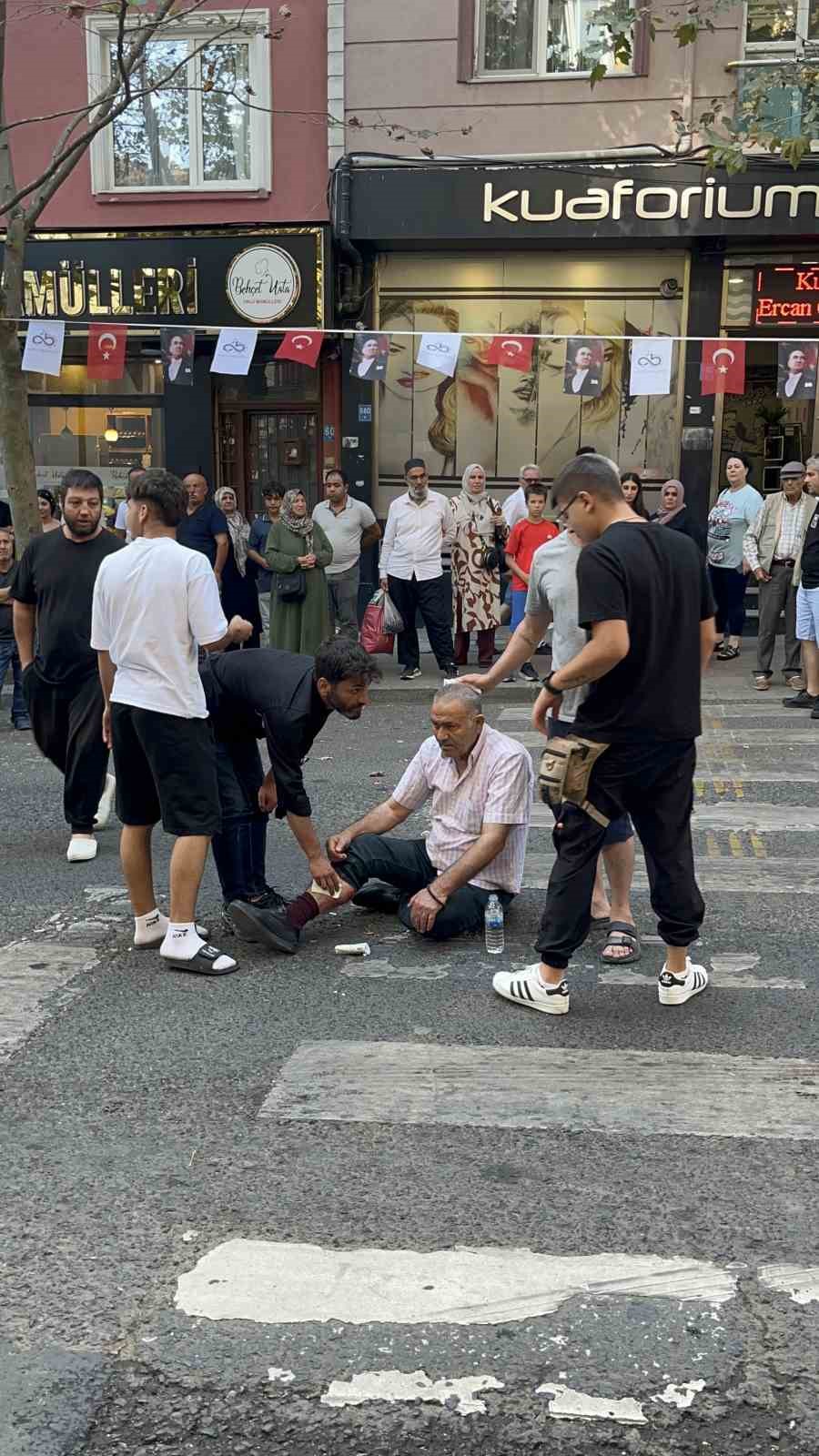 YAYA GEÇİDİNDE YAŞLI ADAMA ÇARPAN MOTOSİKLET SÜRÜCÜSÜNDEN ŞOK SÖZLER: "ÖĞRETMENLERİ BÖYLE Mİ ÖĞRETİYOR BUNLARA?"