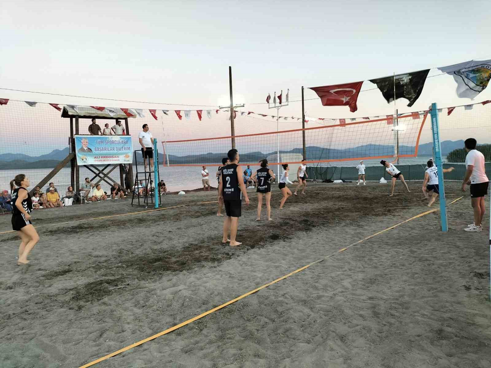 KÖYCEĞİZ’DE PLAJ VOLEYBOLU TURNUVASI HEYECANI BAŞLADI