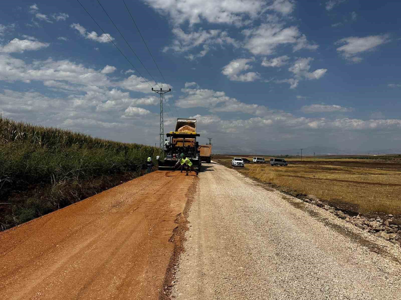 KAYMAKAM ASLAN, ASFALT ÇALIŞMASINI İNCELEDİ