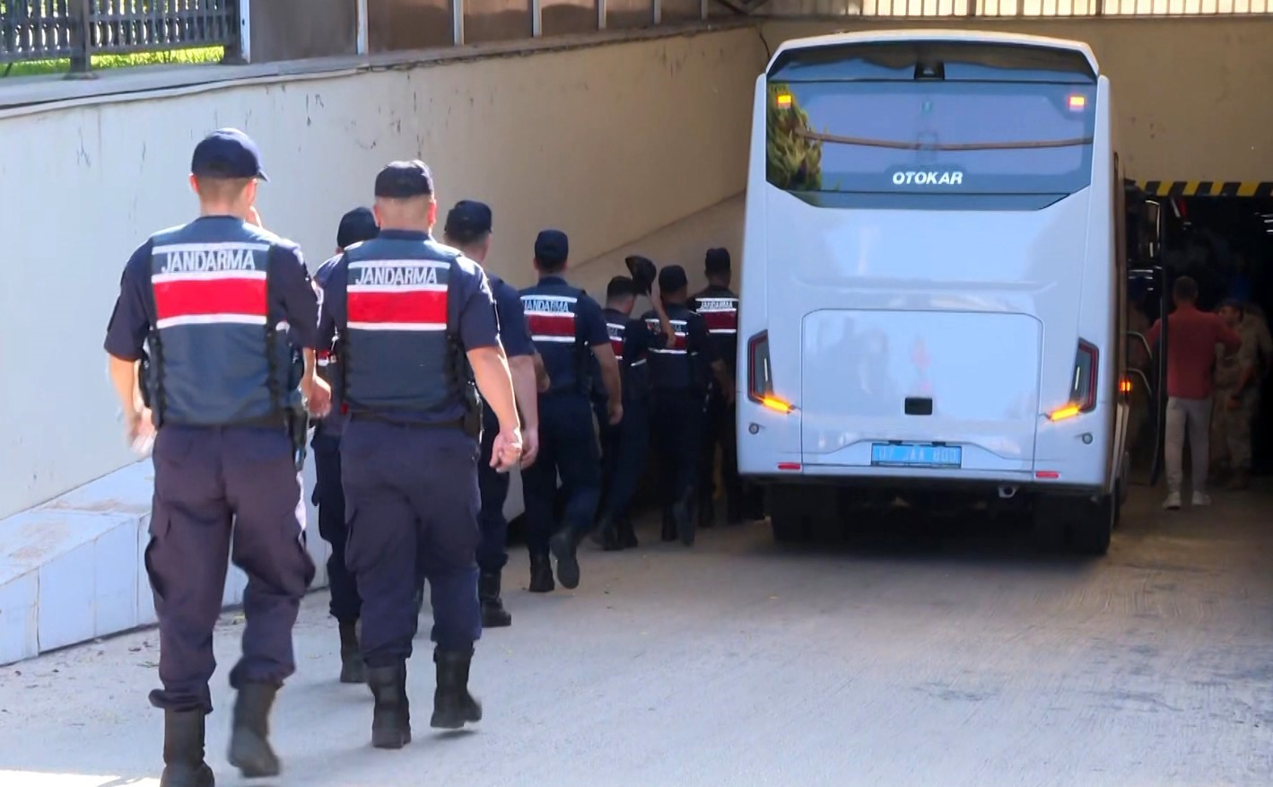 10 MİLYAR LİRALIK HAZİNE TAŞINMAZI SORUŞTURMASINDA 10 TUTUKLAMA