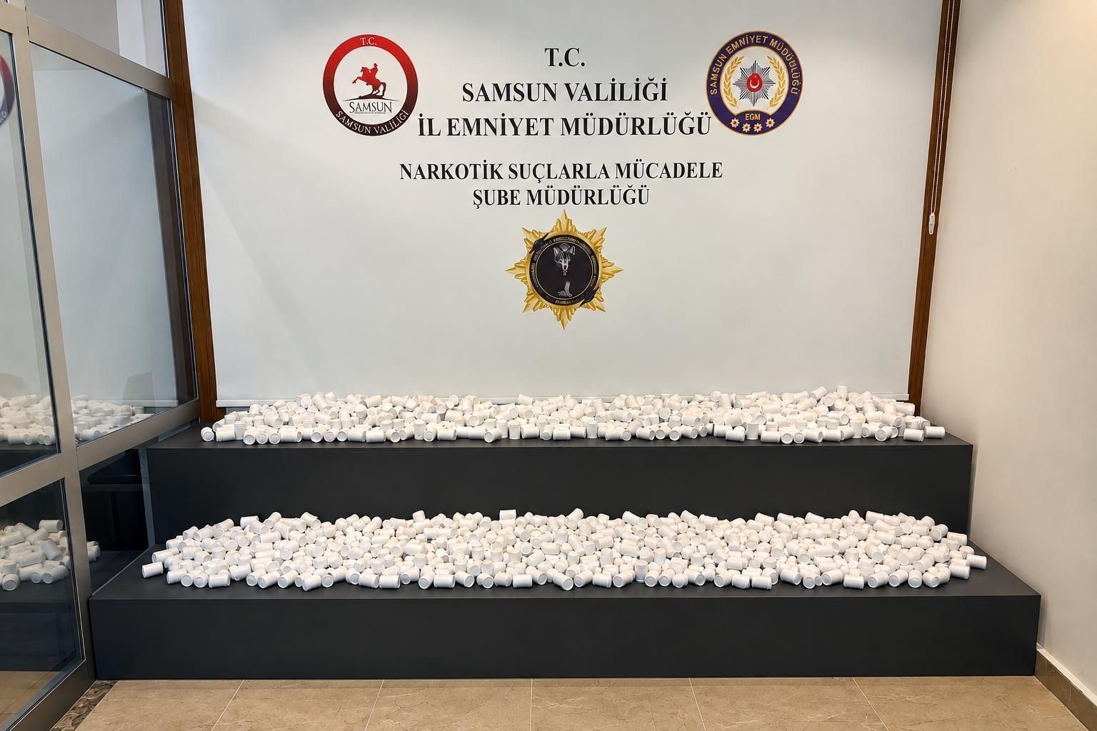 SAMSUN’DA İKİ AYRI UYUŞTURUCU OPERASYONU: 77 BİN 160 SENTETİK ECZA ELE GEÇİRİLDİ