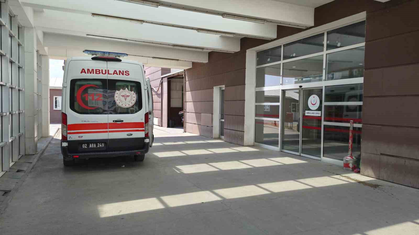 ADIYAMAN’DA MİNİBÜS DEVRİLDİ: 13 YARALI