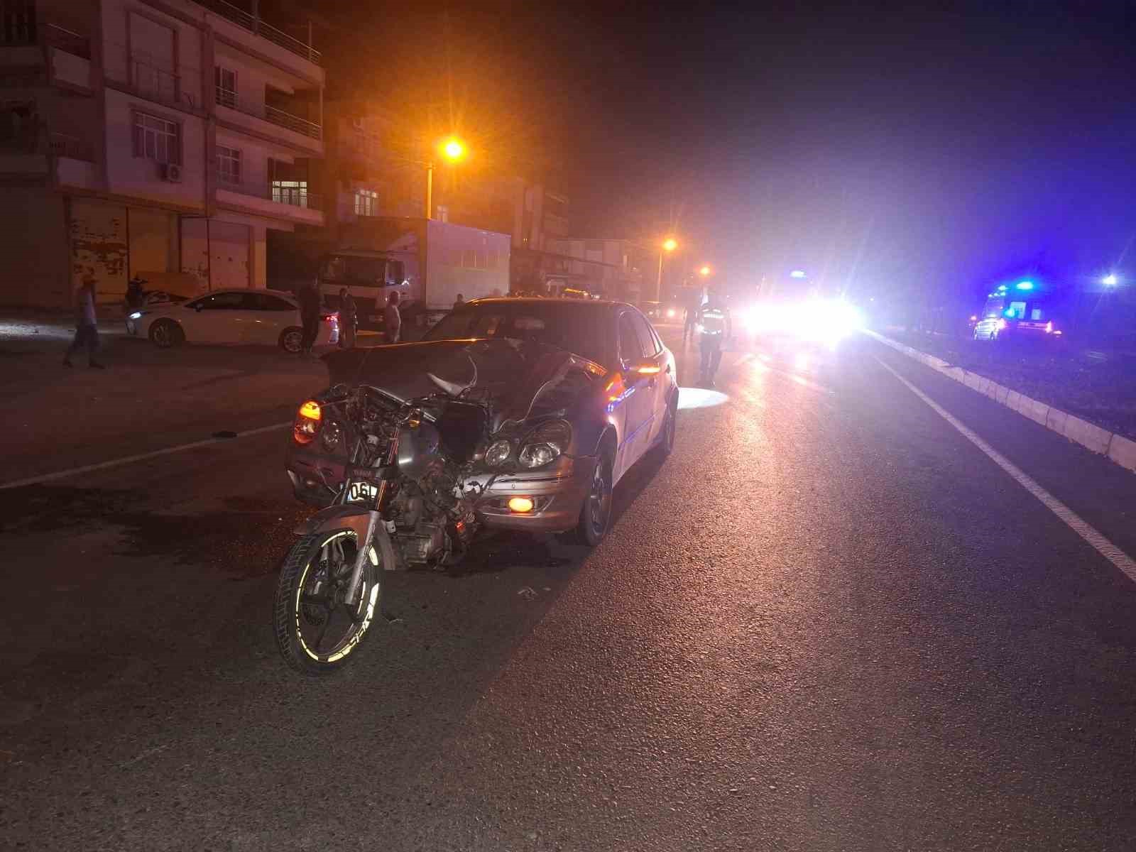 OTOMOBİL MOTOSİKLETE ARKADAN ÇARPTI: 1 ÖLÜ, 1 AĞIR YARALI