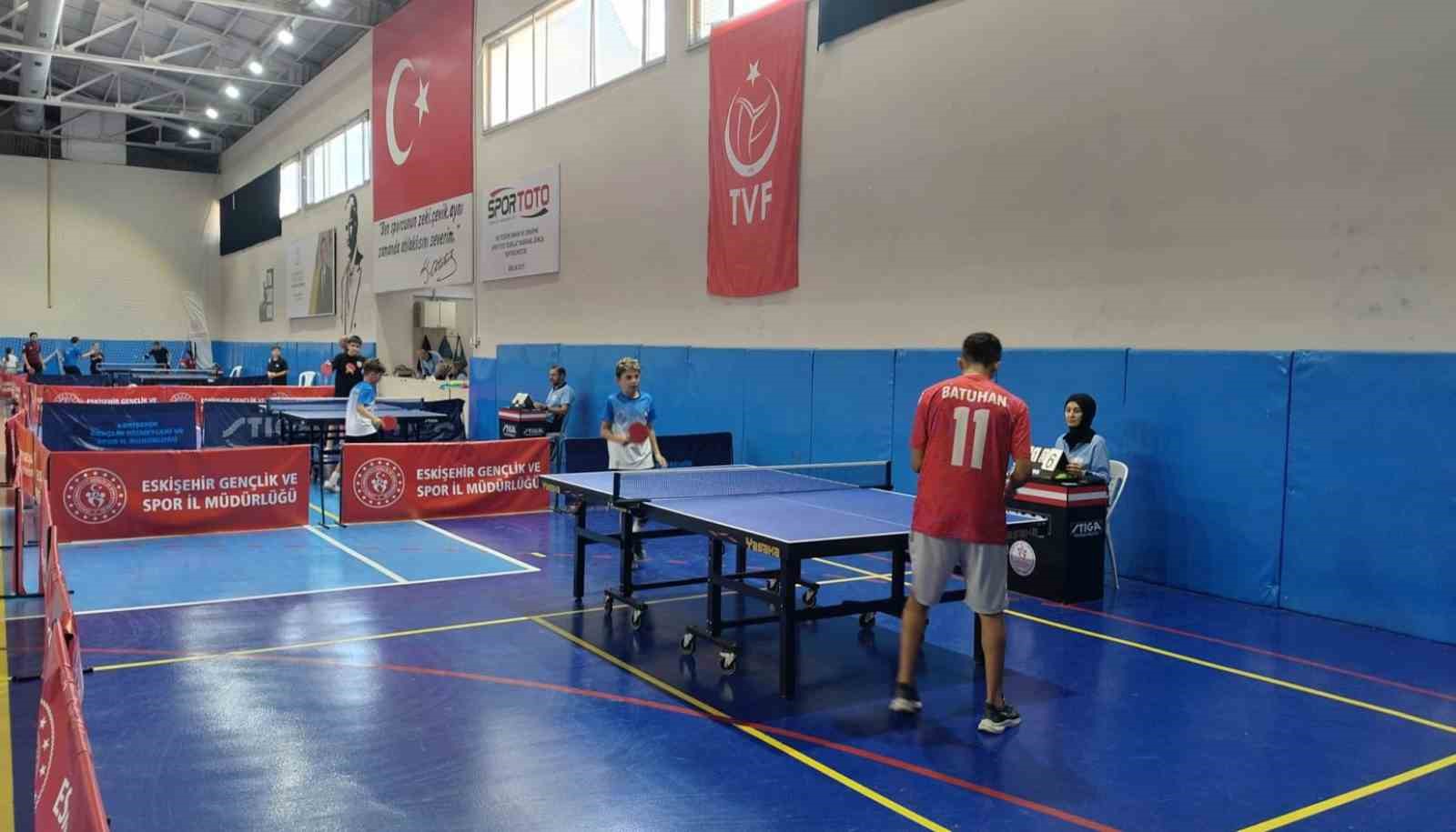 ÇOCUK EVLERİ SİTESİ ÖĞRENCİLERİ 30 AĞUSTOS TURNUVASINDA RAKET SALLADI