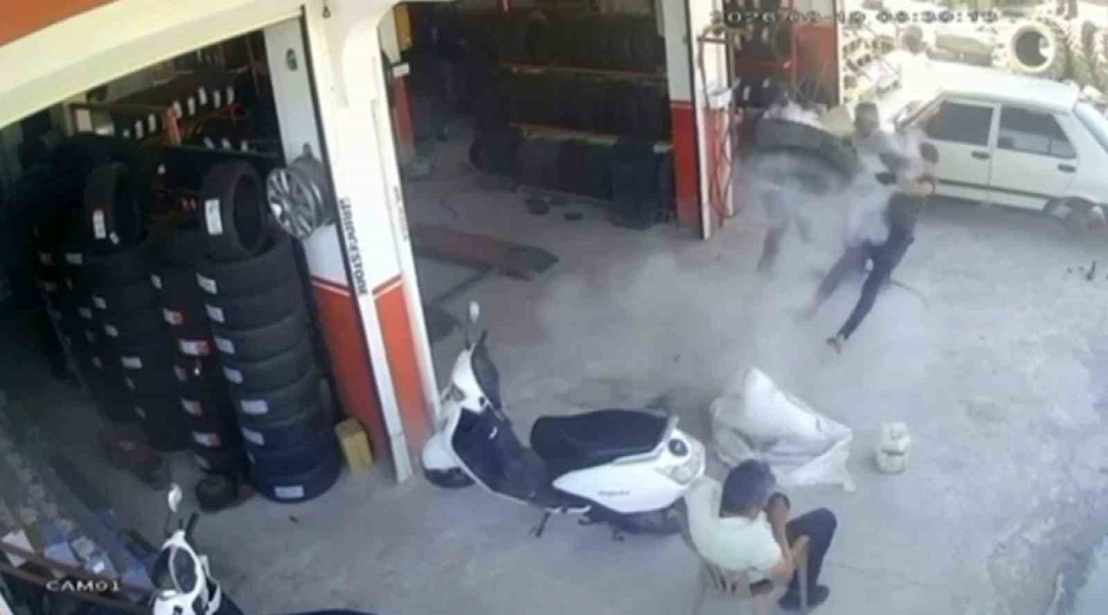 LASTİK TAMİR SIRASINDA BOMBA GİBİ PATLADI