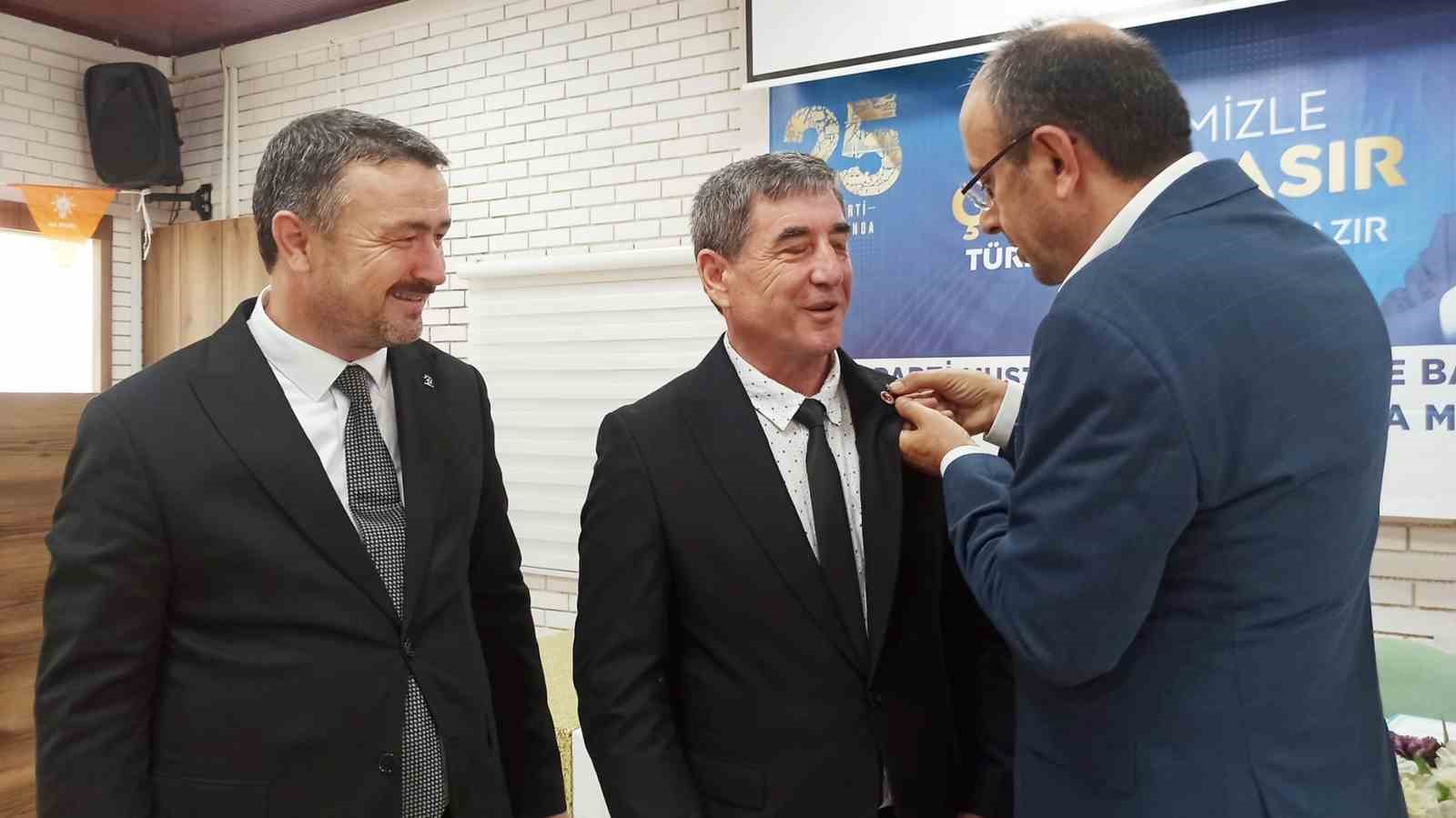 CHP’Lİ MECLİS ÜYESİ AK PARTİ’YE GEÇTİ
