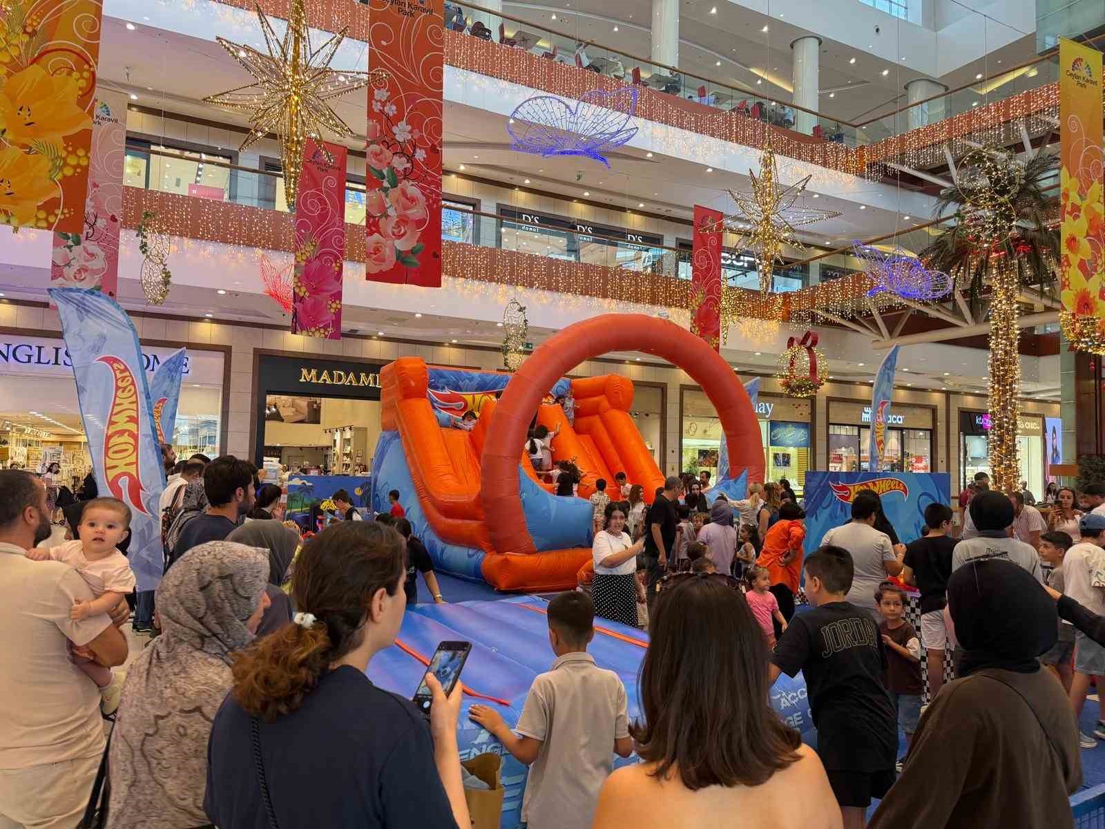 CEYLAN KARAVİL PARK AVM’DE HOT WHEELS HEYECANI