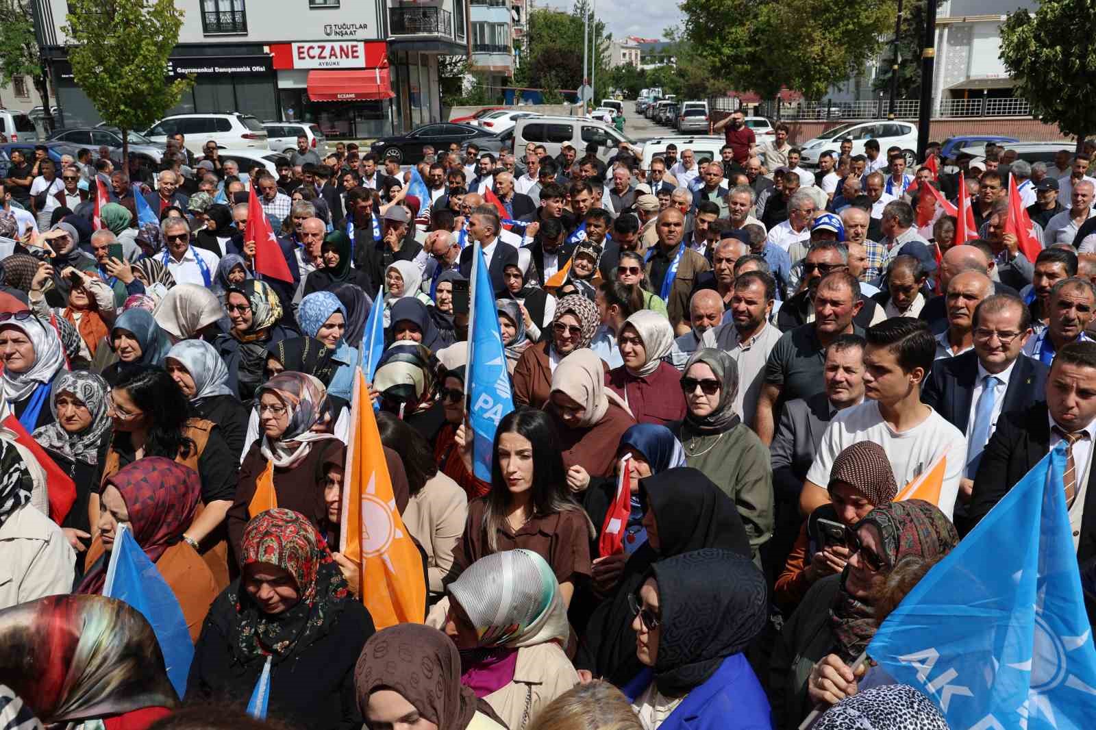 AK PARTİ GENEL BAŞKAN YARDIMCISI BÜYÜKGÜMÜŞ: "KRİTİK EŞİK, TERÖR ÖRGÜTÜ PKK’NIN SİLAHLARI BIRAKARAK VARLIĞINI TASFİYE ETMESİDİR"