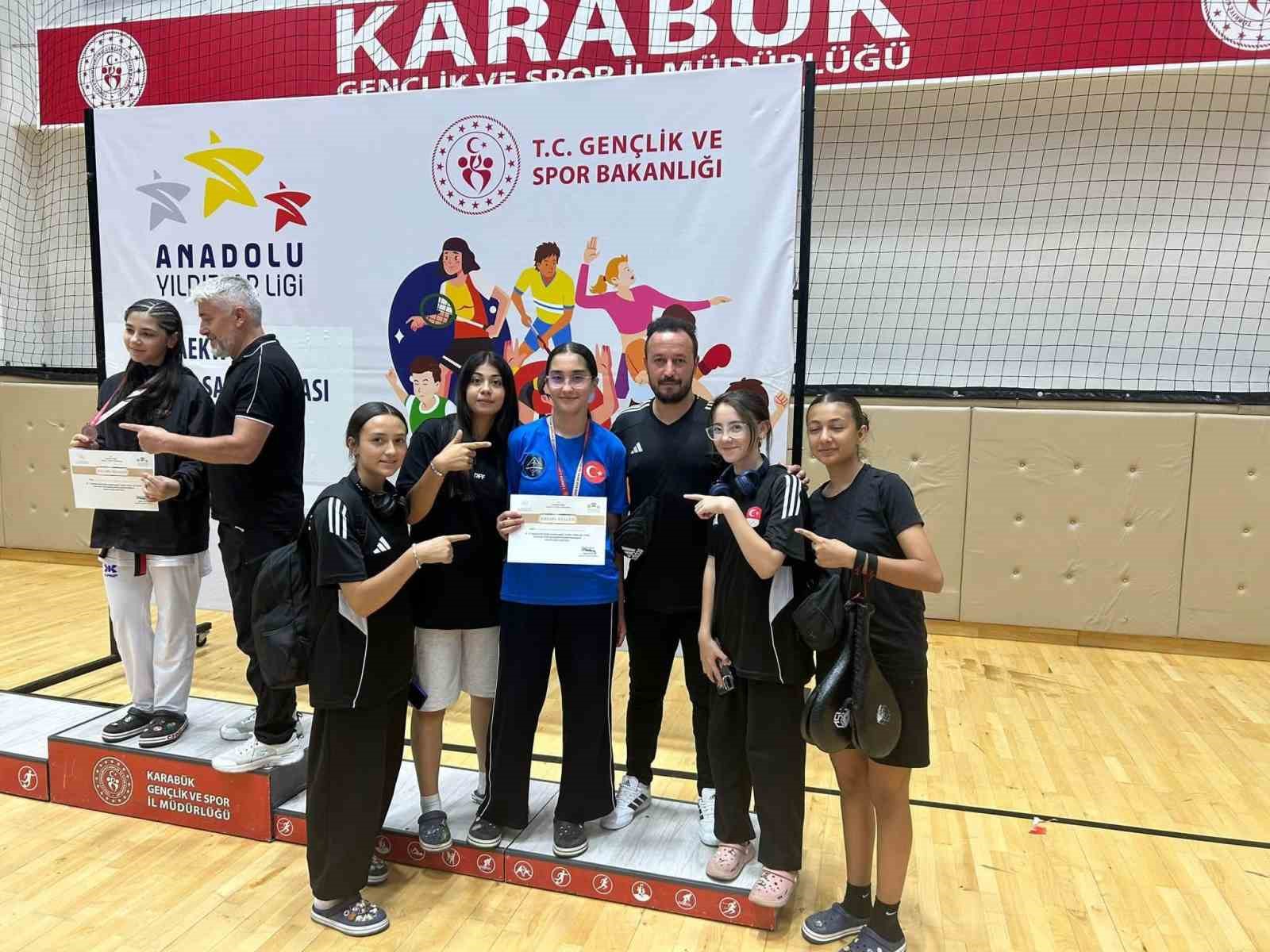 KAYSERİLİ TAEKWONDOCULAR ANALİG TÜRKİYE ŞAMPİYONASI’NDA ZİRVEDE