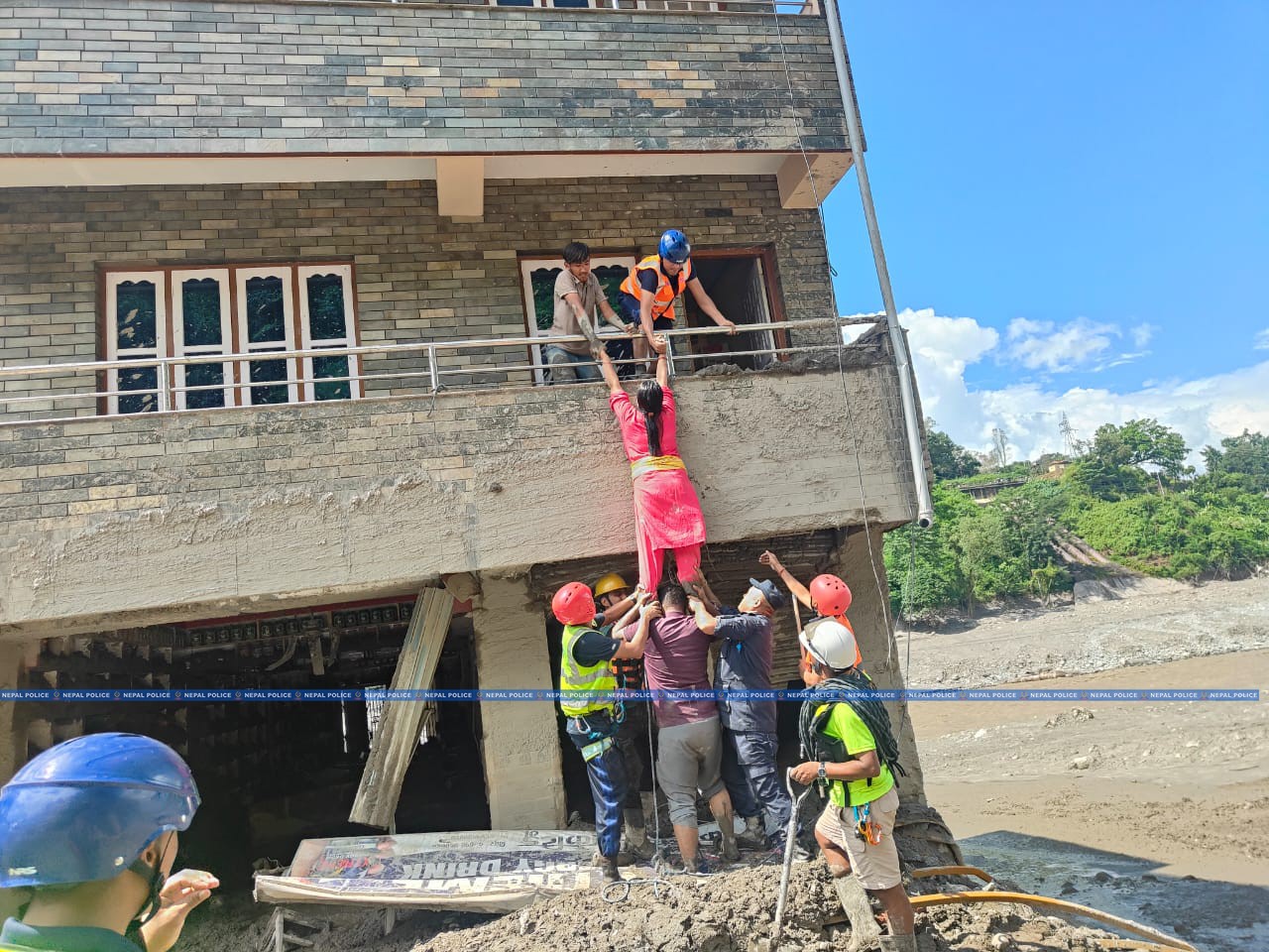 NEPAL’DEKİ SEL FELAKETİNDE CAN KAYBI 676’YA YÜKSELDİ