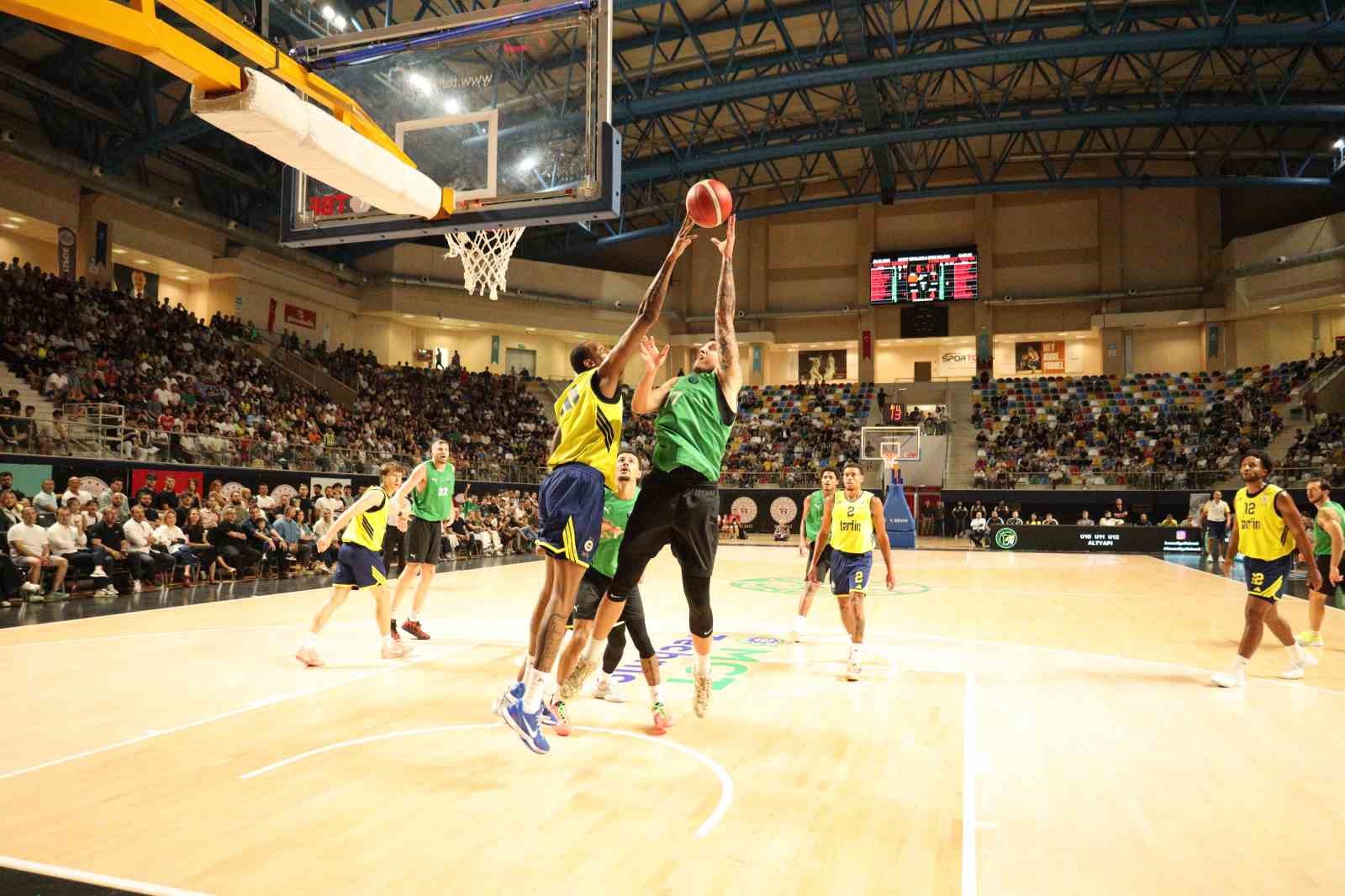 HAZIRLIK MAÇI: KÖRFEZ BASKET: 82 - FENERBAHÇE: 70