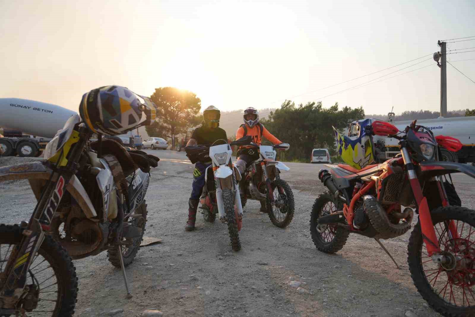 MOTORLARINI YARIŞ İÇİN DEĞİL ATEŞ SAVAŞÇILARI İÇİN SÜRDÜLER