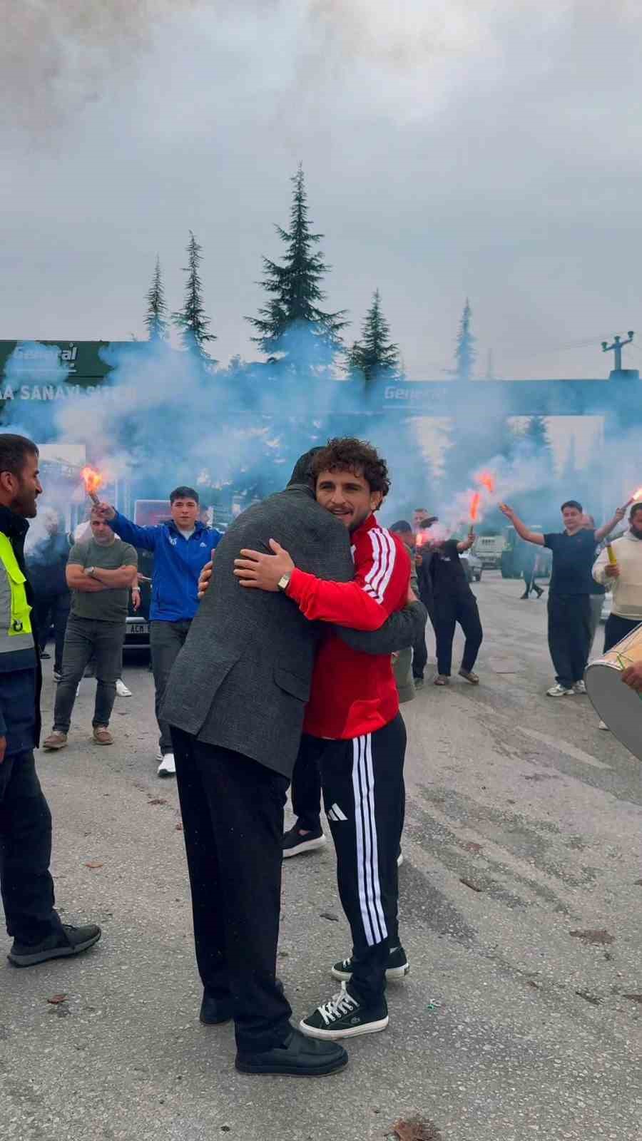 AKDENİZ OYUNLARI ŞAMPİYONU AHMET DUMAN MEMLEKETİNDE COŞKUYLA KARŞILANDI