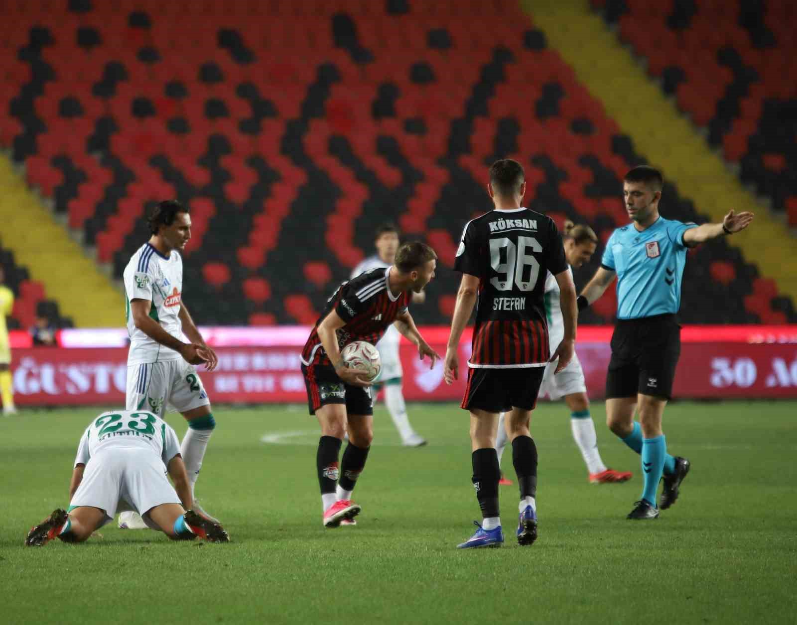 TRENDYOL SÜPER LİG: GAZİANTEP FK: 0 - ÇAYKUR RİZESPOR: 2 (İLK YARI)