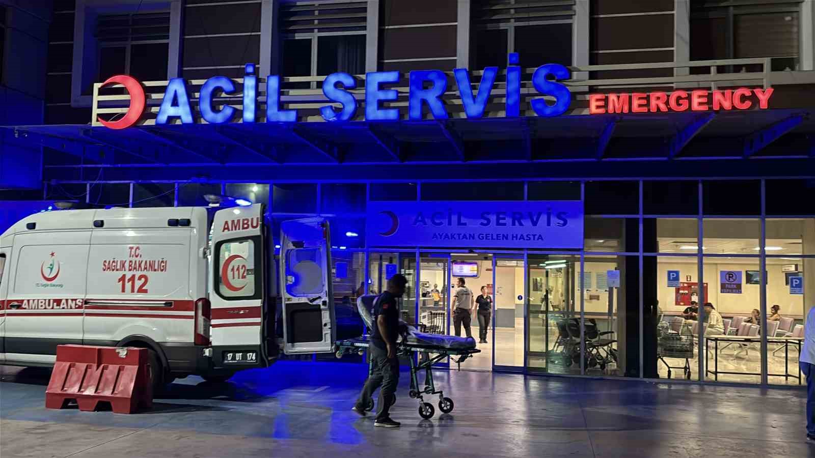 ÇANAKKALE’DE EVİNDE RAHATSIZLANAN KOMEDYEN CEM YILMAZ HASTANEYE KALDIRILDI