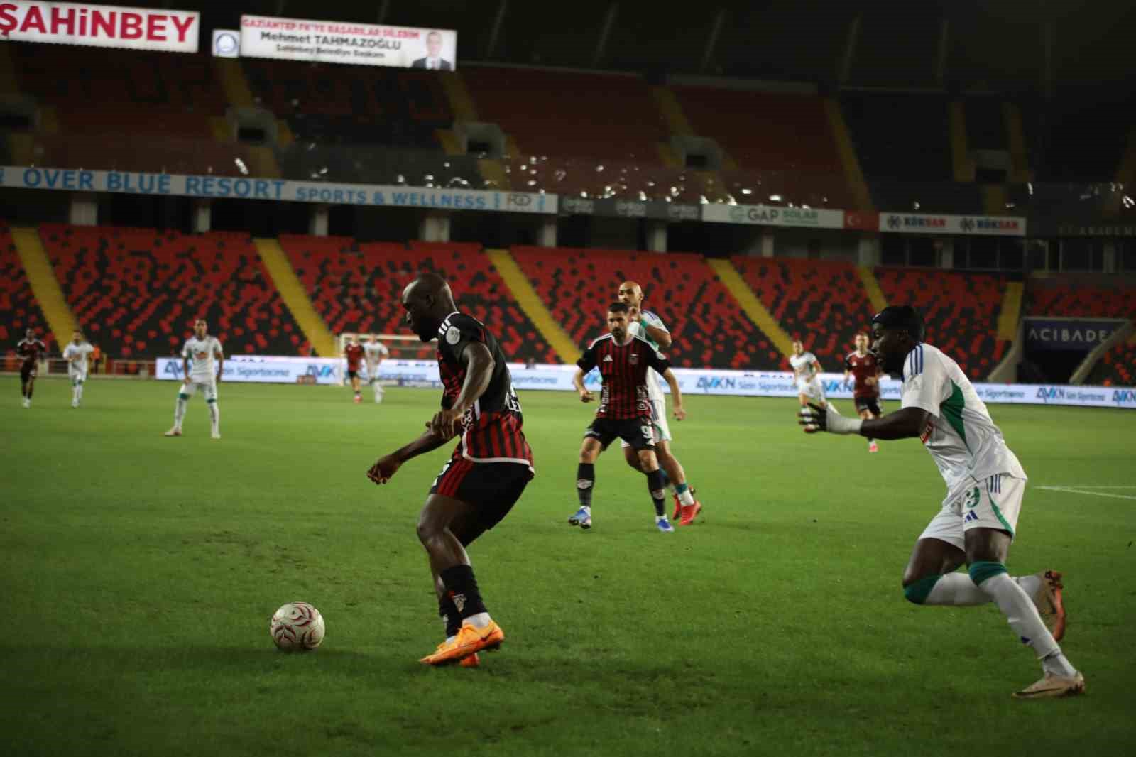 TRENDYOL SÜPER LİG: GAZİANTEP FK: 0 - ÇAYKUR RİZESPOR: 1 (MAÇ DEVAM EDİYOR)