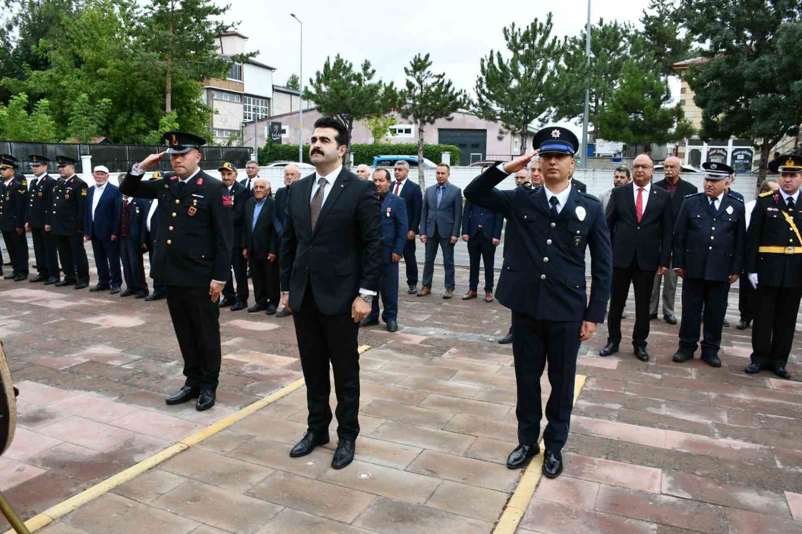 TOMARZA’DA ZAFER BAYRAMI KUTLANDI