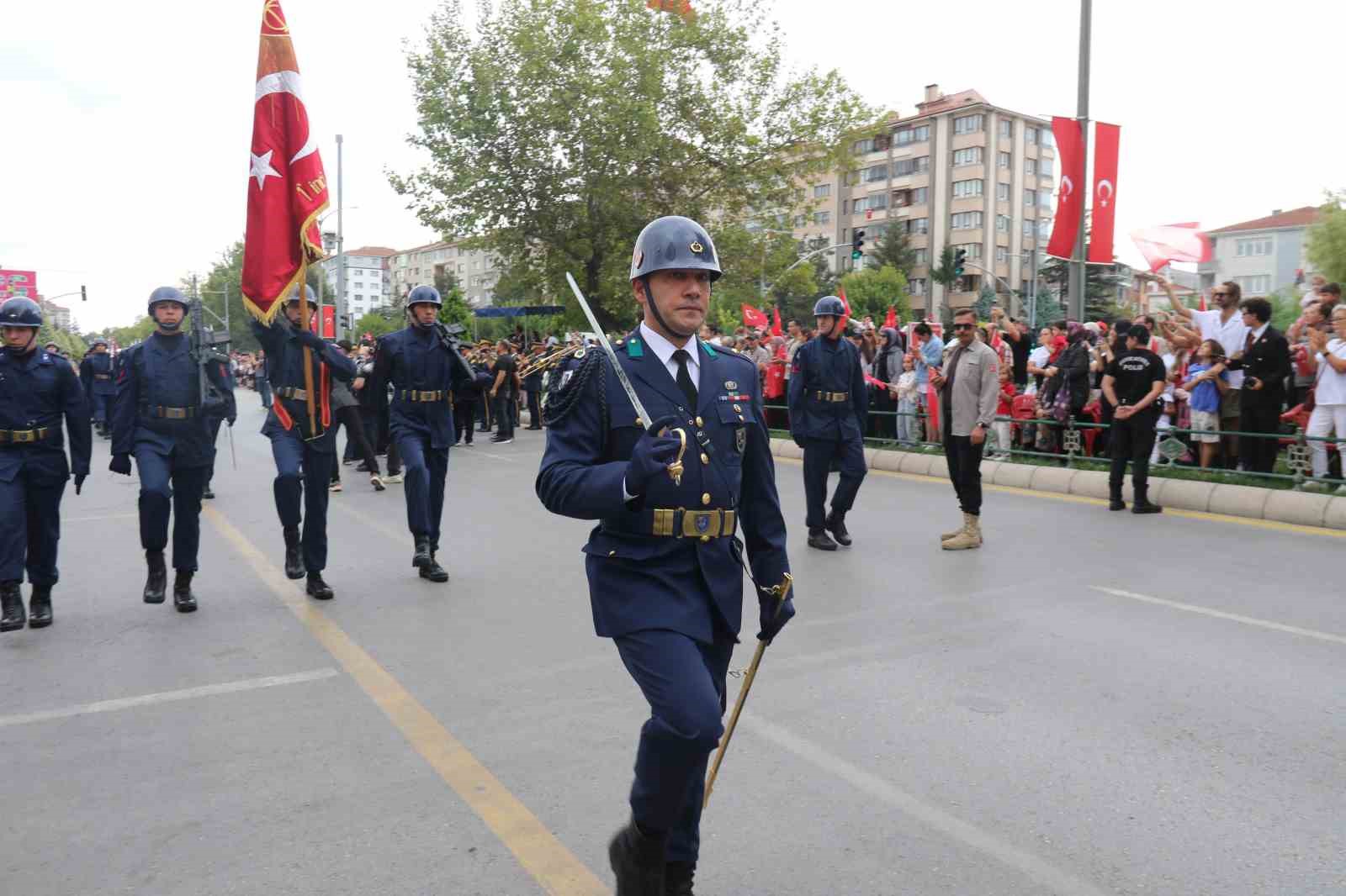 ESKİŞEHİR’DE ZAFER BAYRAMI TÖRENLERLE KUTLANDI