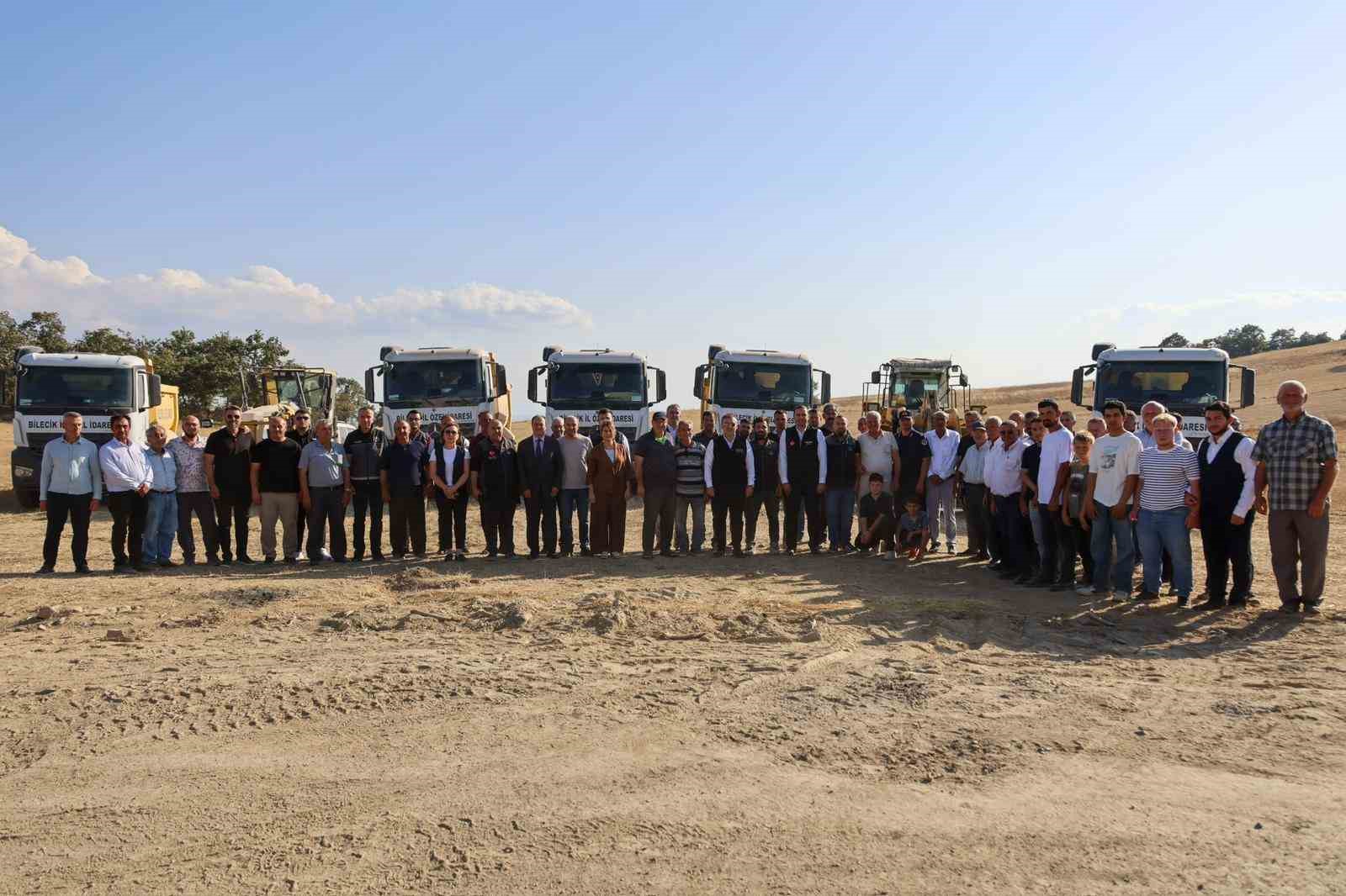 BİLECİK’TE 8 KİLOMETRELİK KÖY YOLU SICAK ASFALTA HAZIRLANIYOR