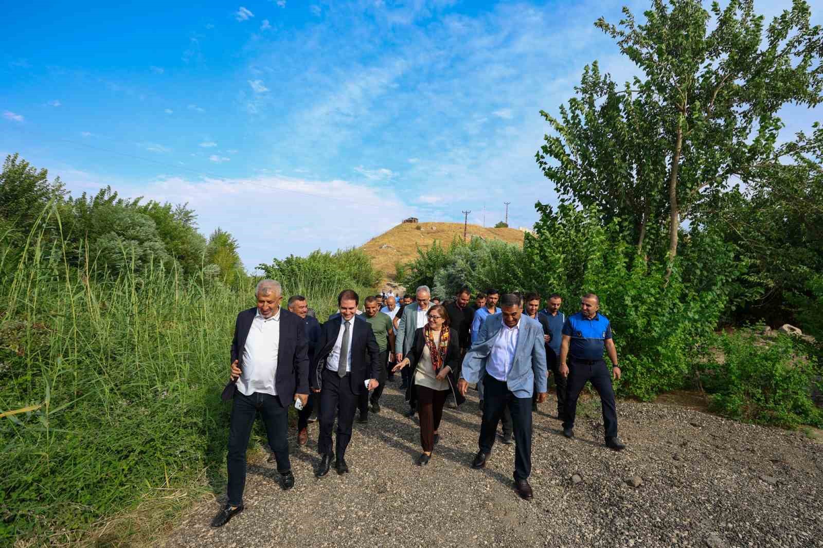 ŞAHİN, KARKAMIŞ KUŞ CENNETİ’NDE SON HAZIRLIKLARI İNCELEDİ