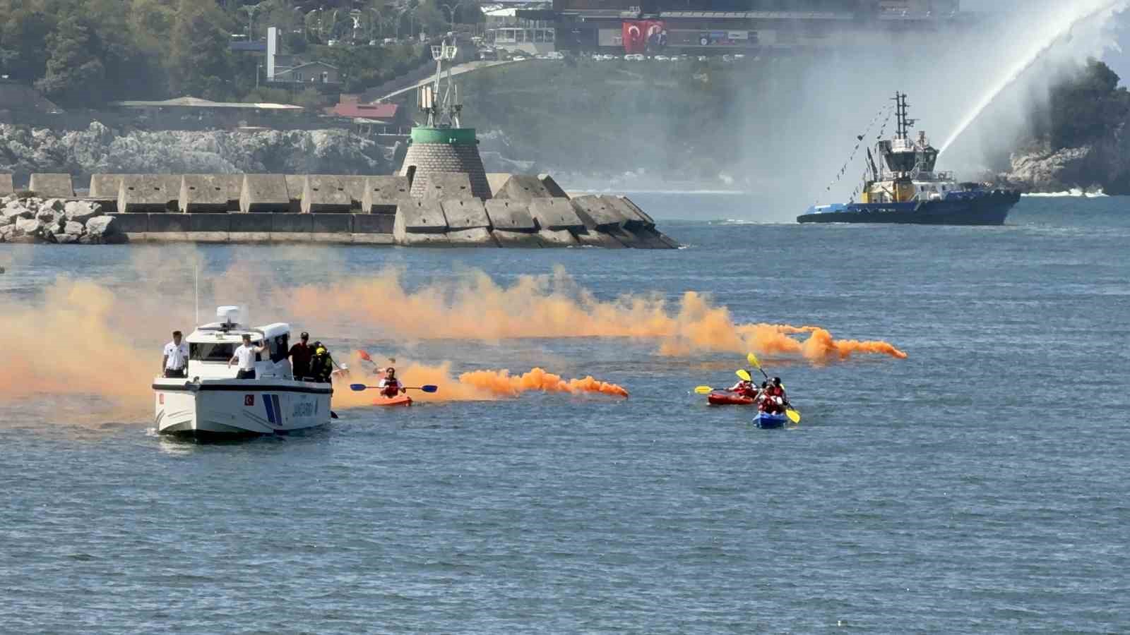 ZONGULDAK LİMANI’NDA 30 AĞUSTOS ŞÖLENİ: RÖMORKÖRLERDEN GÖRSEL ŞOV
