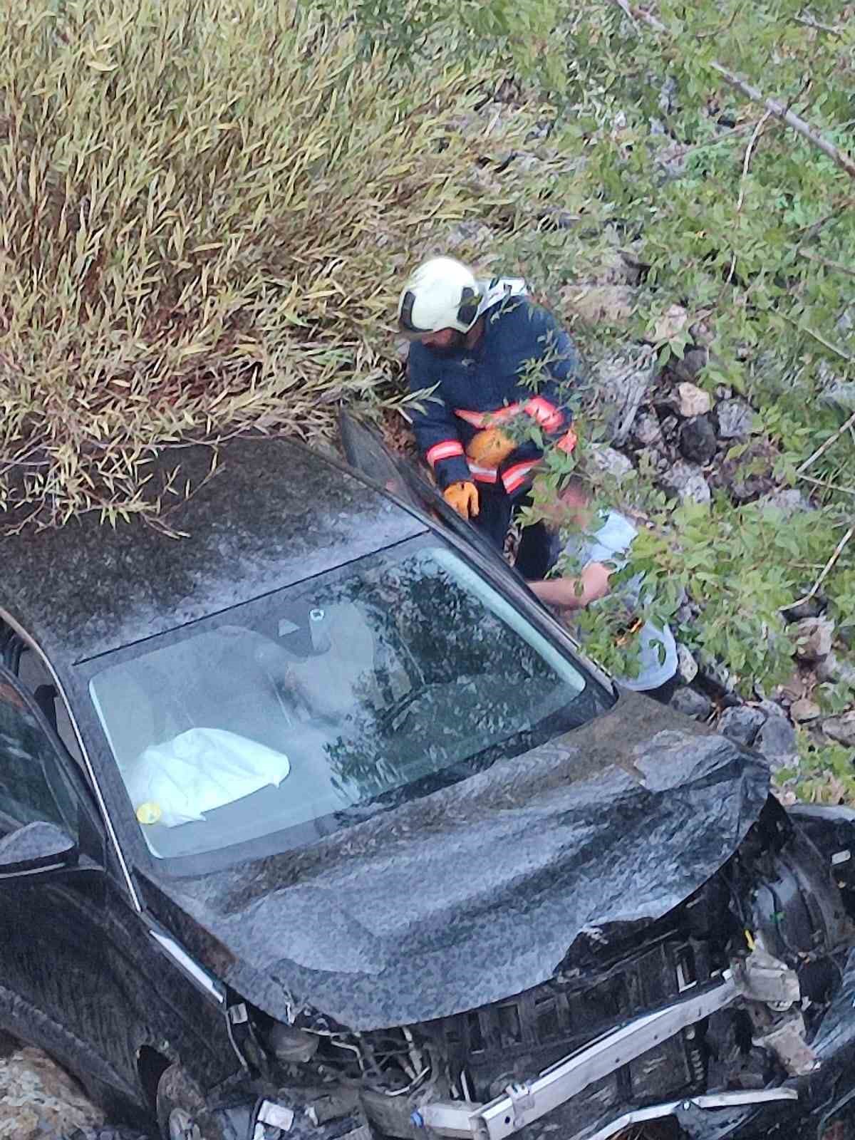 ELAZIĞ’DA OTOMOBİL ŞARAMPOLE YUVARLANDI: 1 YARALI