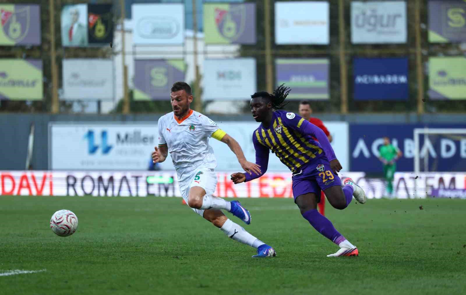 TRENDYOL SÜPER LİG: EYÜPSPOR: 1 - ALANYASPOR: 1 (İLK YARI)