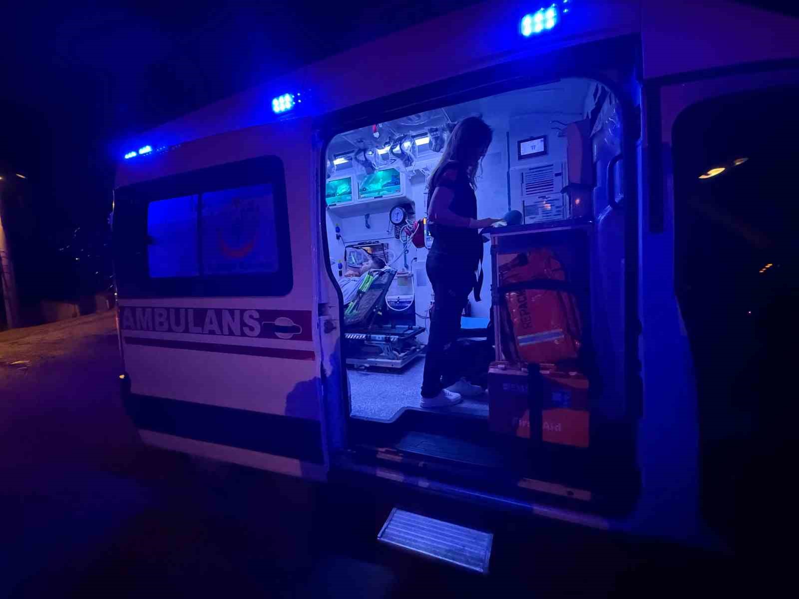 ASANSÖR BİR KAT AŞAĞIYA KAYDI, İÇİNDEKİ ERKEK ŞAHIS KORKUDAN BAYILDI