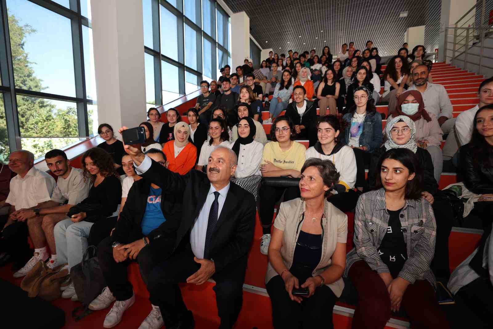 GEBZE’DE ÜNİVERSİTEYİ İLK KEZ KAZANANLARA 12 BİN TL DESTEK