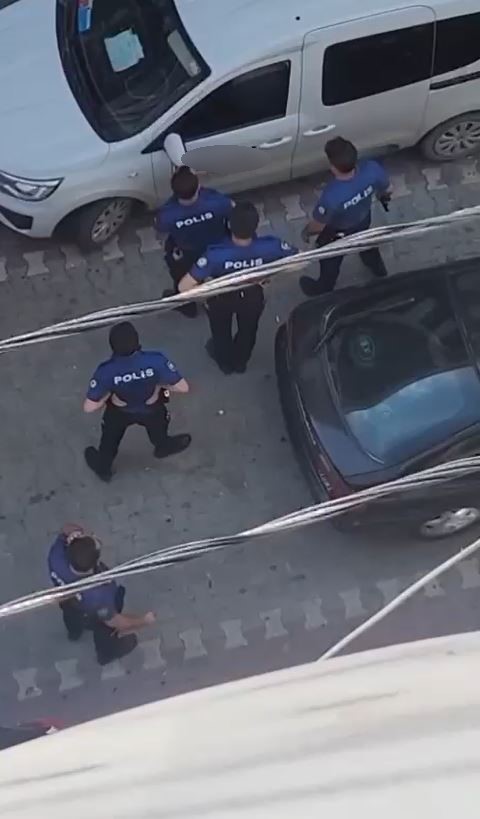 ESENYURT’TA BIÇAKLA VATANDAŞLARI TEHDİT EDİP, KORKU DOLU ANLAR YAŞATTI