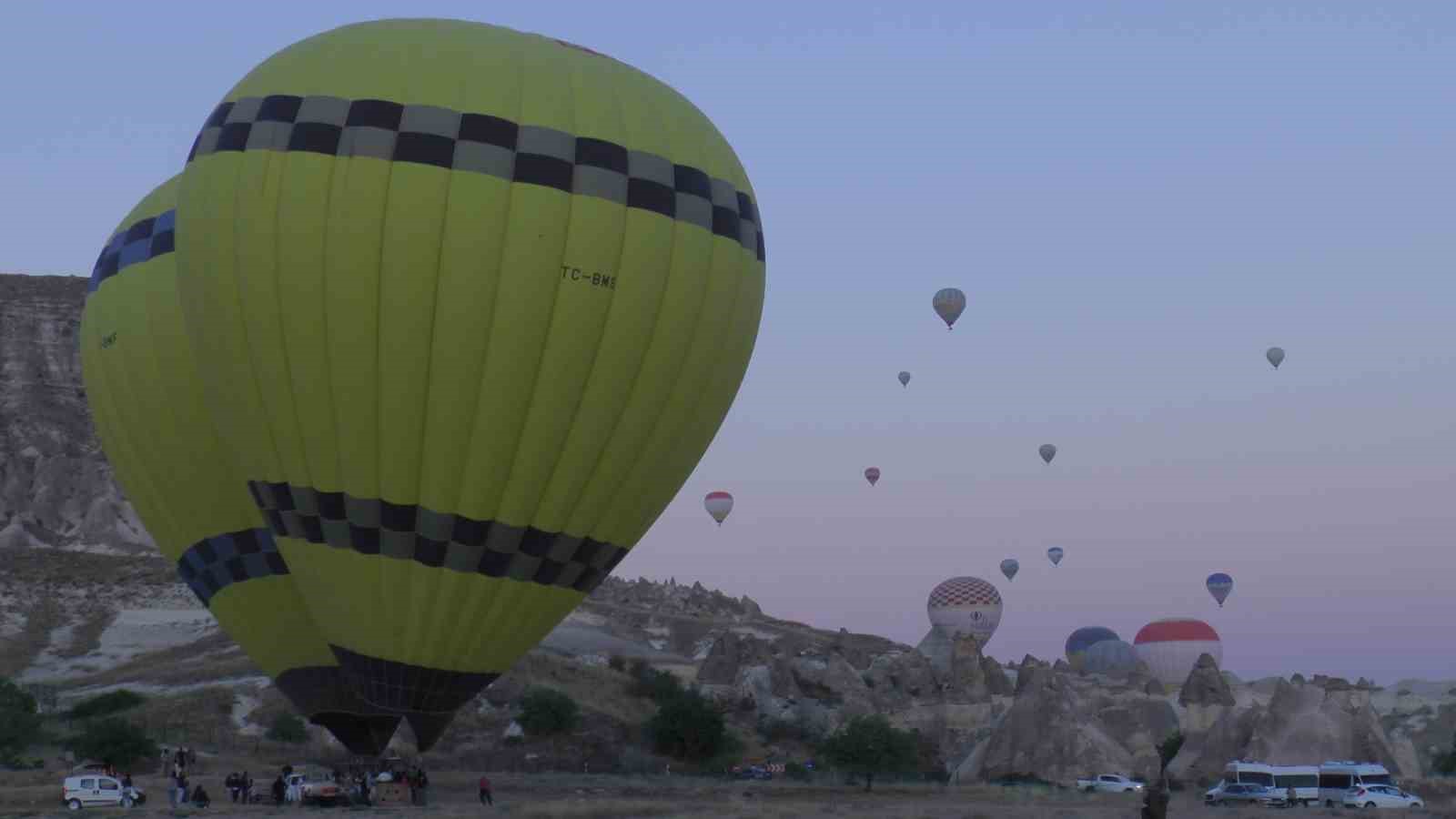 KAPADOKYA’DA BALONLAR 3 GÜNDÜR GÖKYÜZÜNE YÜKSELEMİYOR