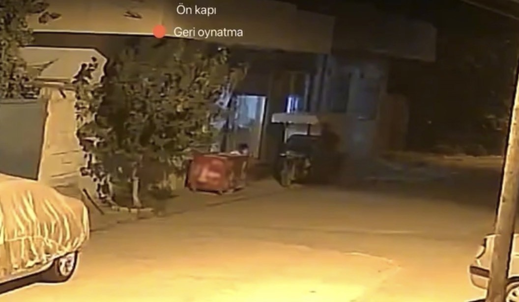 MARDİN’DE MASKELİ ŞAHIS, GENCİN TELEFONUNU KAPIP KAÇTI