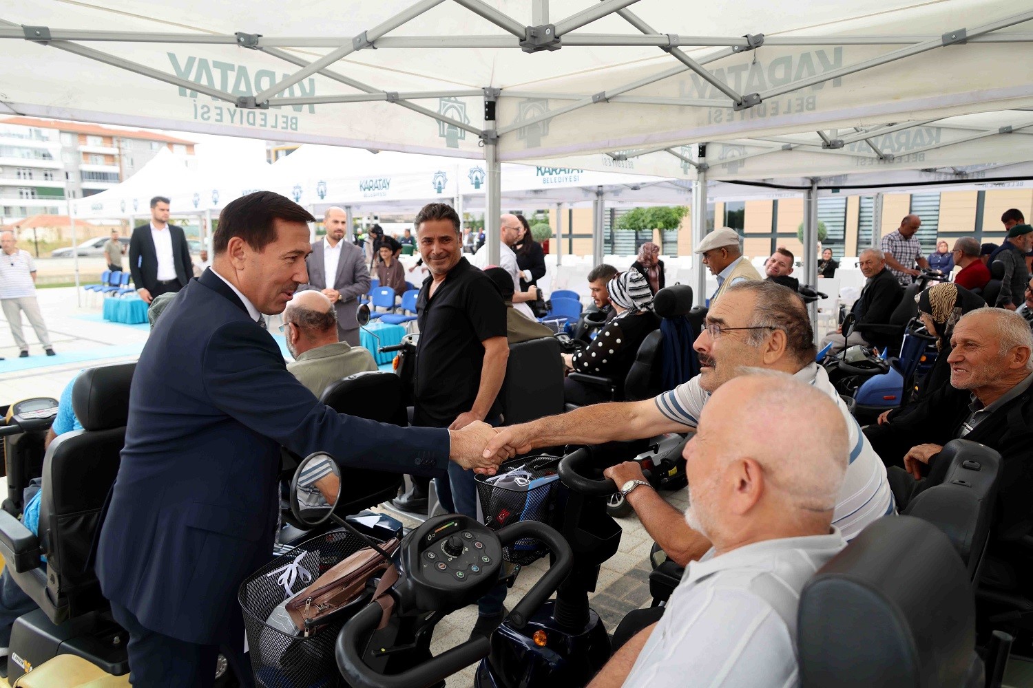 KARATAY’DA 80 AKÜLÜ ARAÇ İHTİYAÇ SAHİPLERİNE TESLİM EDİLDİ